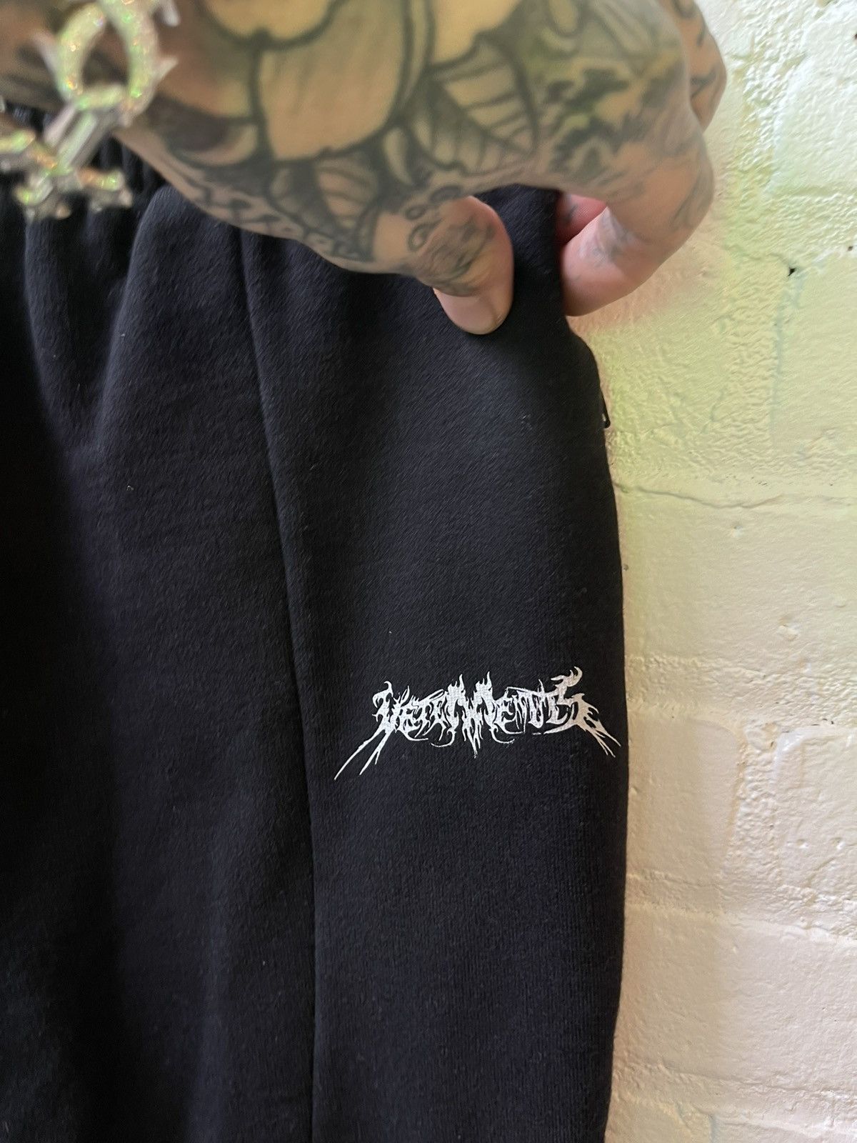 Vetements Vetements DRINK FROM ME LIVE FOREVER Sweatpants 28-30 Size US 30 / EU 46 - 3 Thumbnail