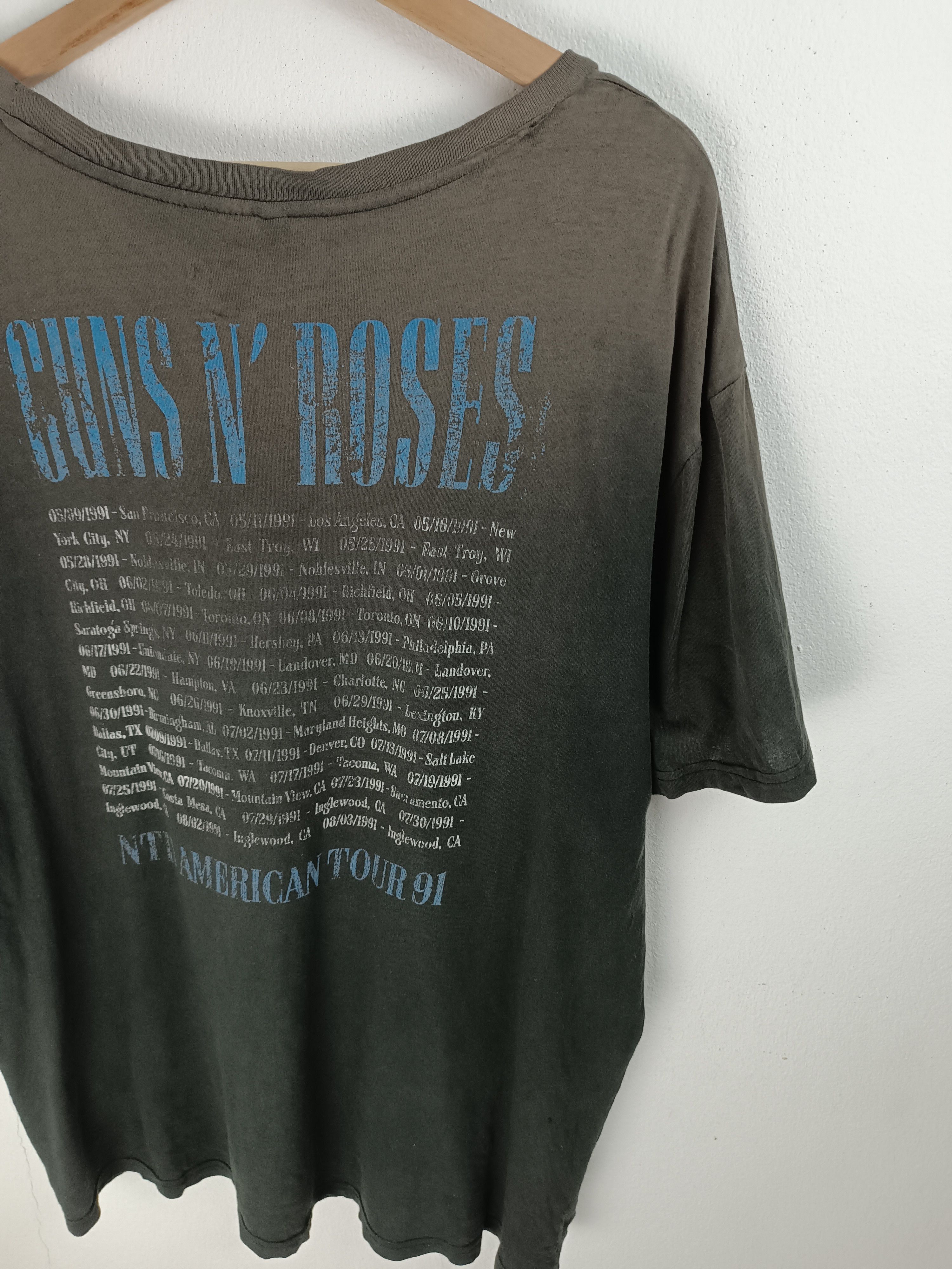 THRASHED FADED VINTAGE Guns N' Roses TOUR PUNK GOTHIC TEE