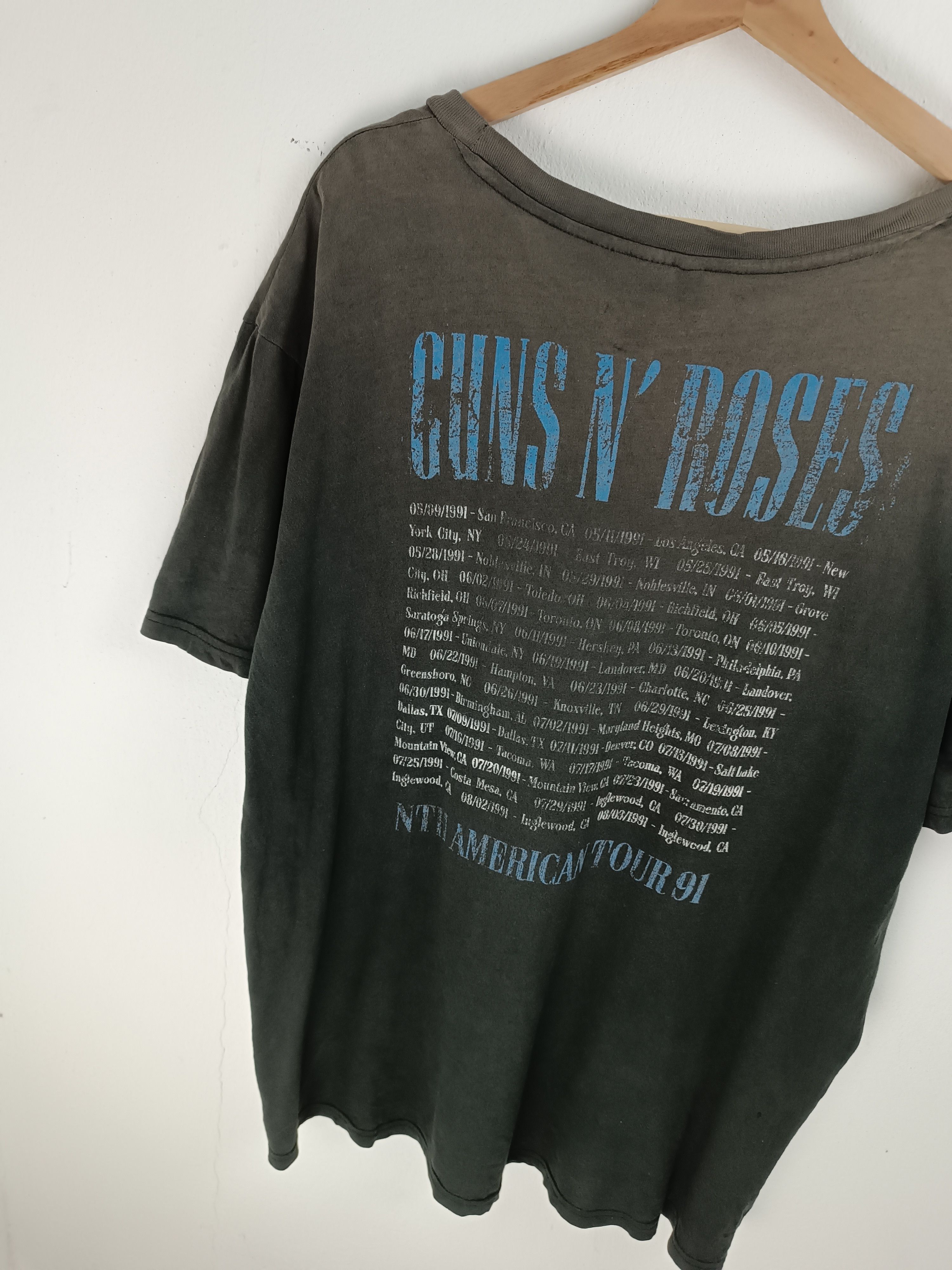 THRASHED FADED VINTAGE Guns N' Roses TOUR PUNK GOTHIC TEE