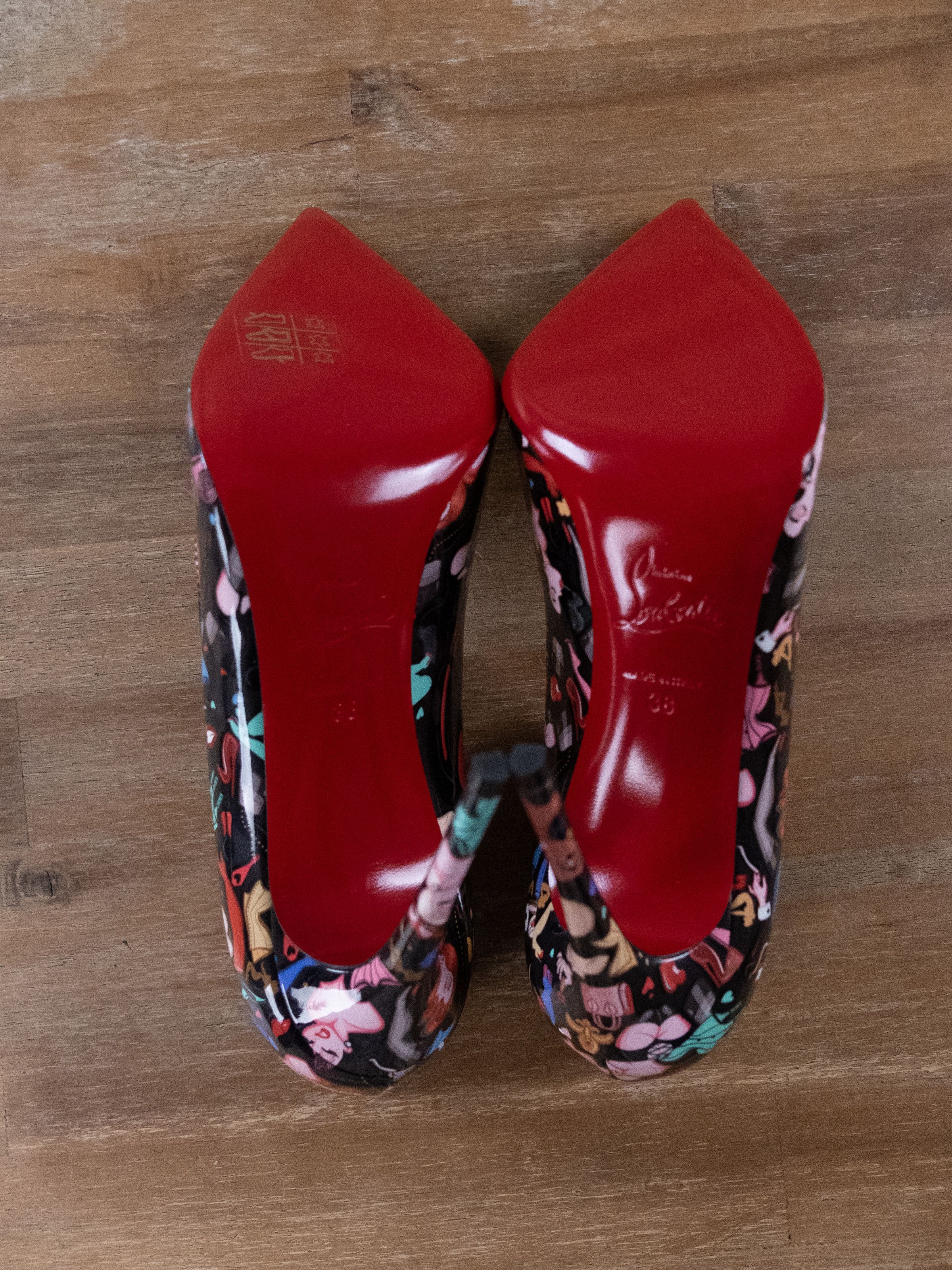 Christian Louboutin CHRISTIAN LOUBOUTIN Hot Chick black patent leather pumps 38 Size US 8 / IT 38 - 6 Thumbnail