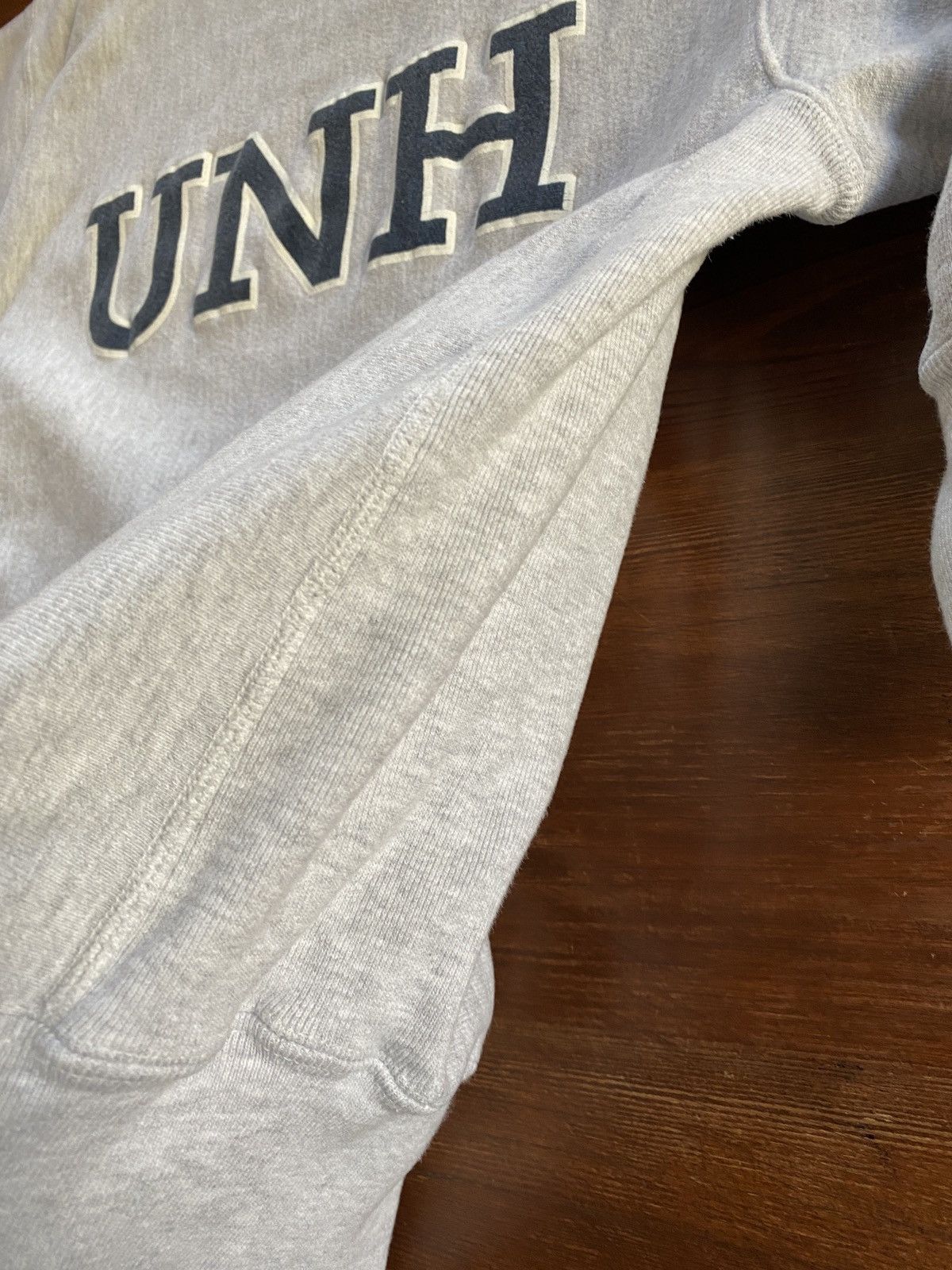 Champion Vintage 90’s UNH Champion Reverse Weave Crewneck Sweatshirt Size US L / EU 52-54 / 3 - 7 Thumbnail