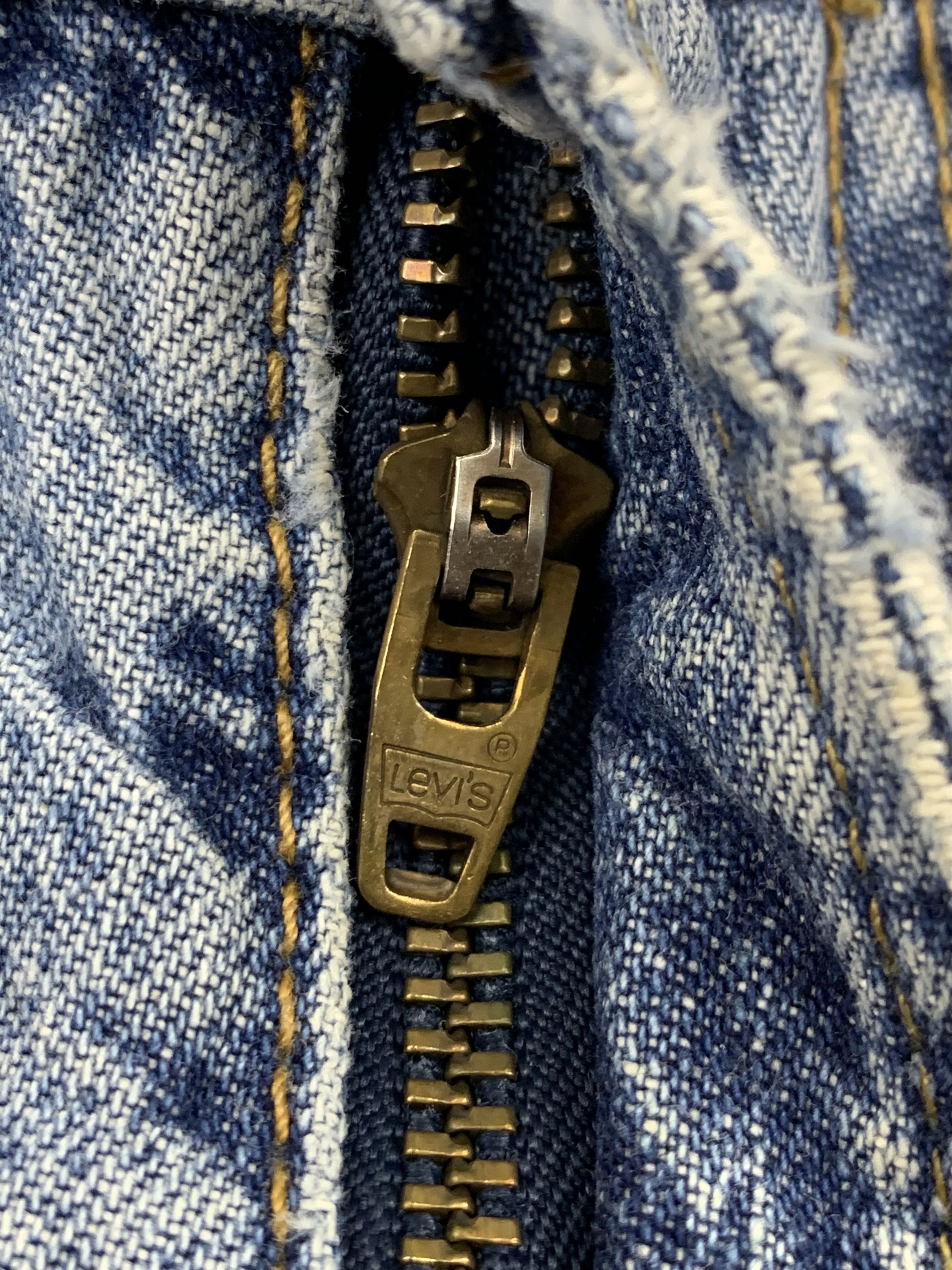 Levi's Vintage Levis Faded Blue Jeans DP1838 Size US 35 - 10 Thumbnail