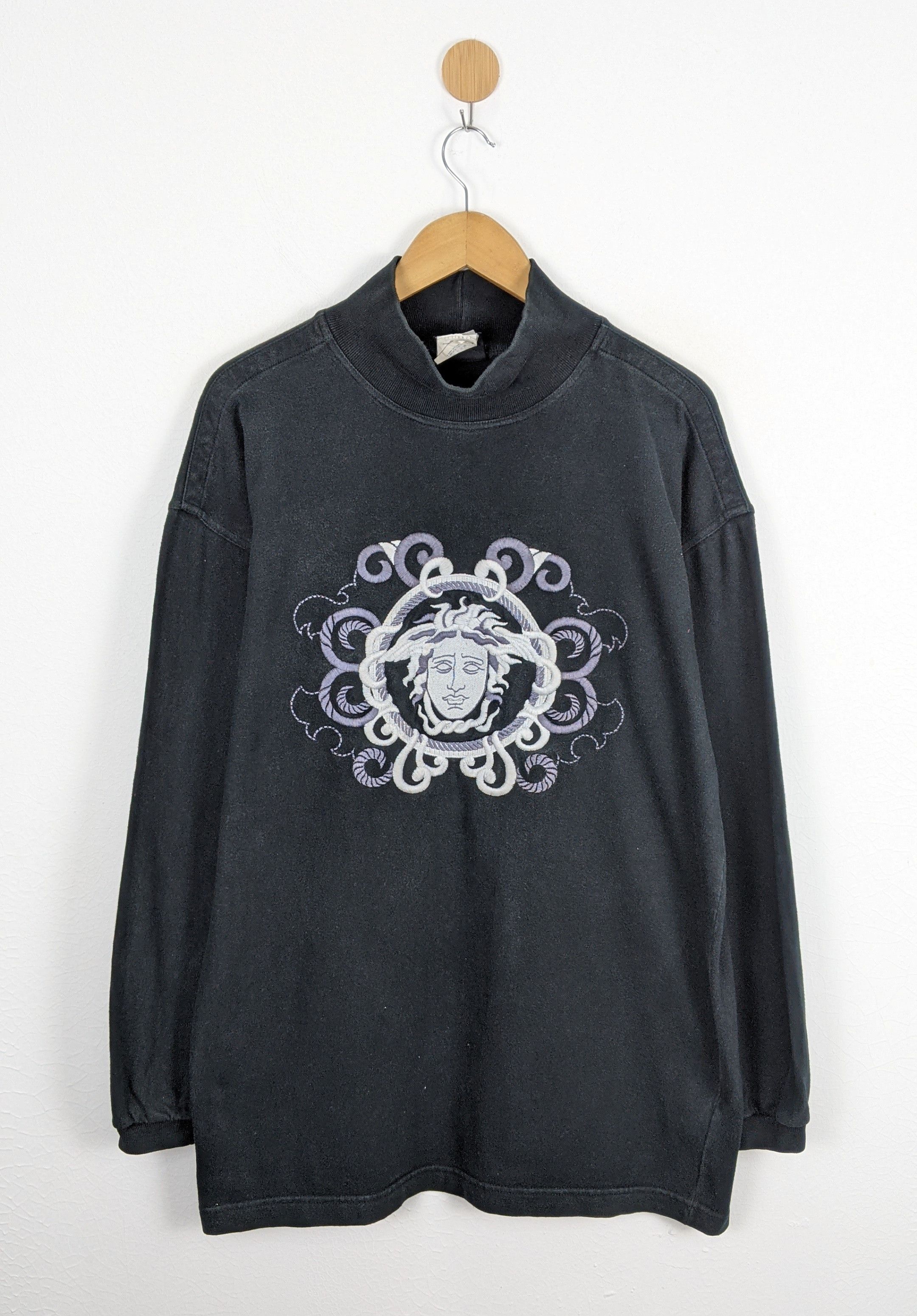 Versace Jeans Couture Versace Medusa head embroidery 90s turtleneck sweatshirt Size US M / EU 48-50 / 2 - 1 Thumbnail
