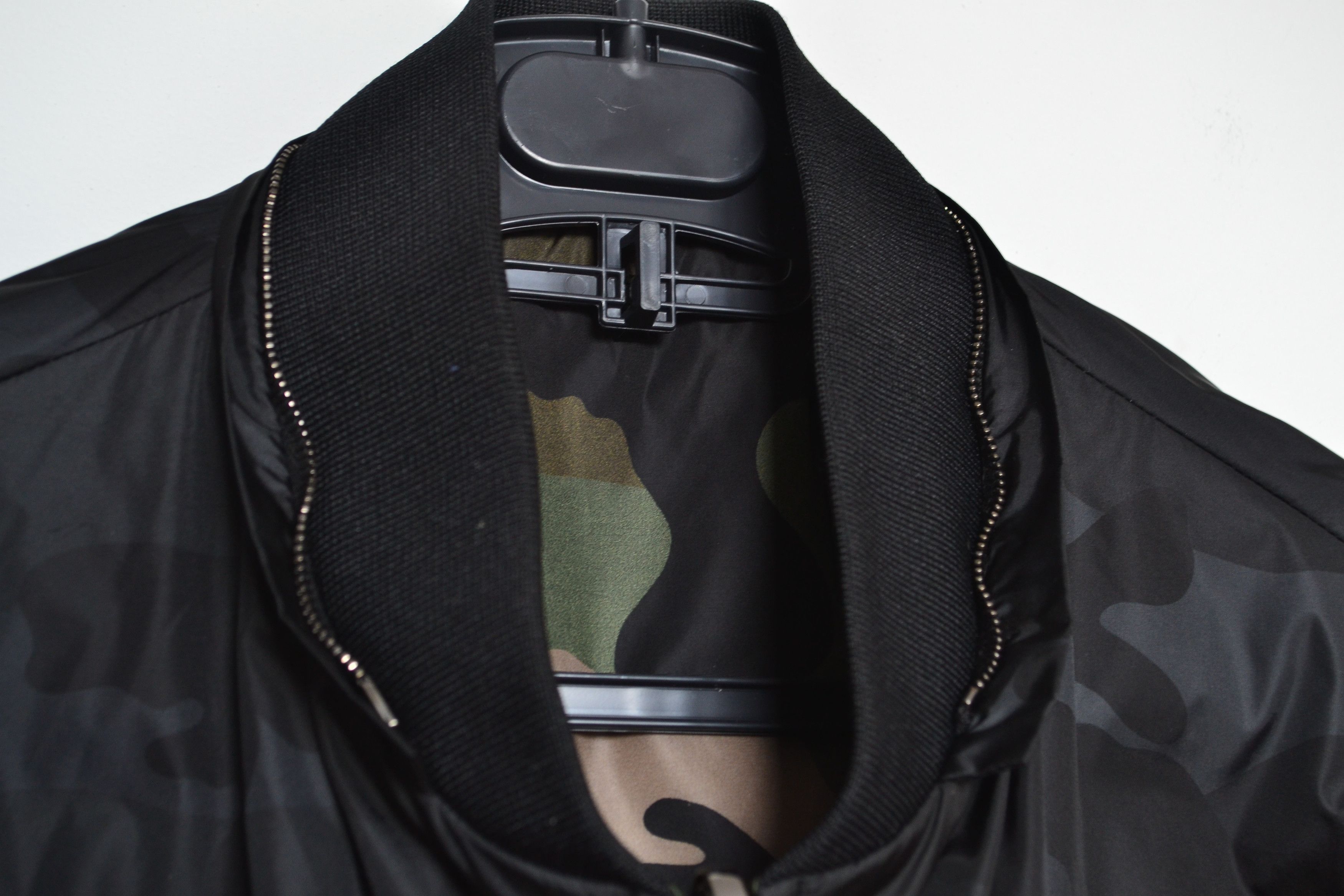 Valentino VALENTINO Jacket Reversible Bomber Camouflage Green Black Size US S / EU 44-46 / 1 - 9 Thumbnail