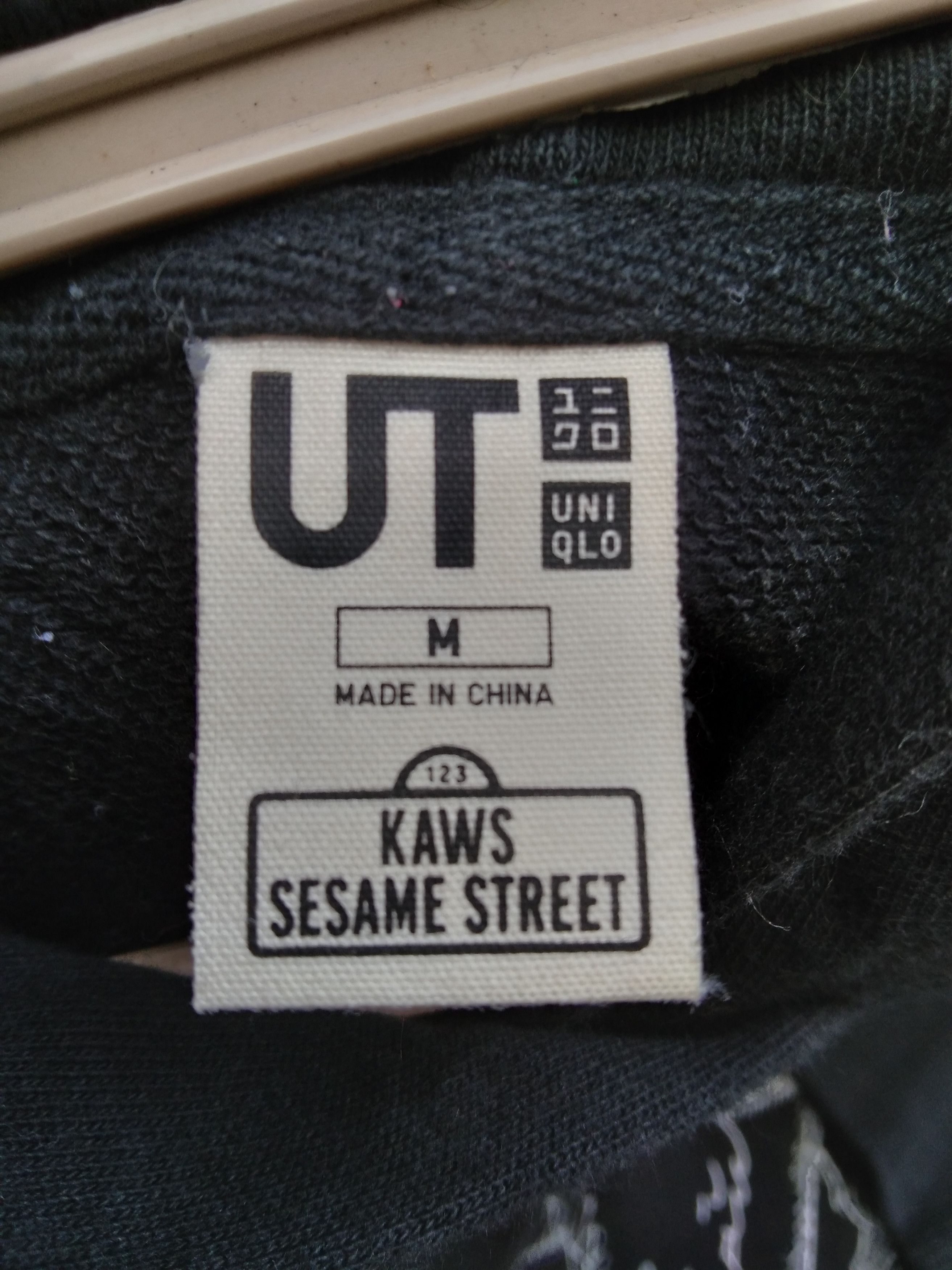 Kaws × Uniqlo VINTAGE KAWS x SASAME STREET SWEATSHIRT HOODIE Size US M / EU 48-50 / 2 - 10 Thumbnail