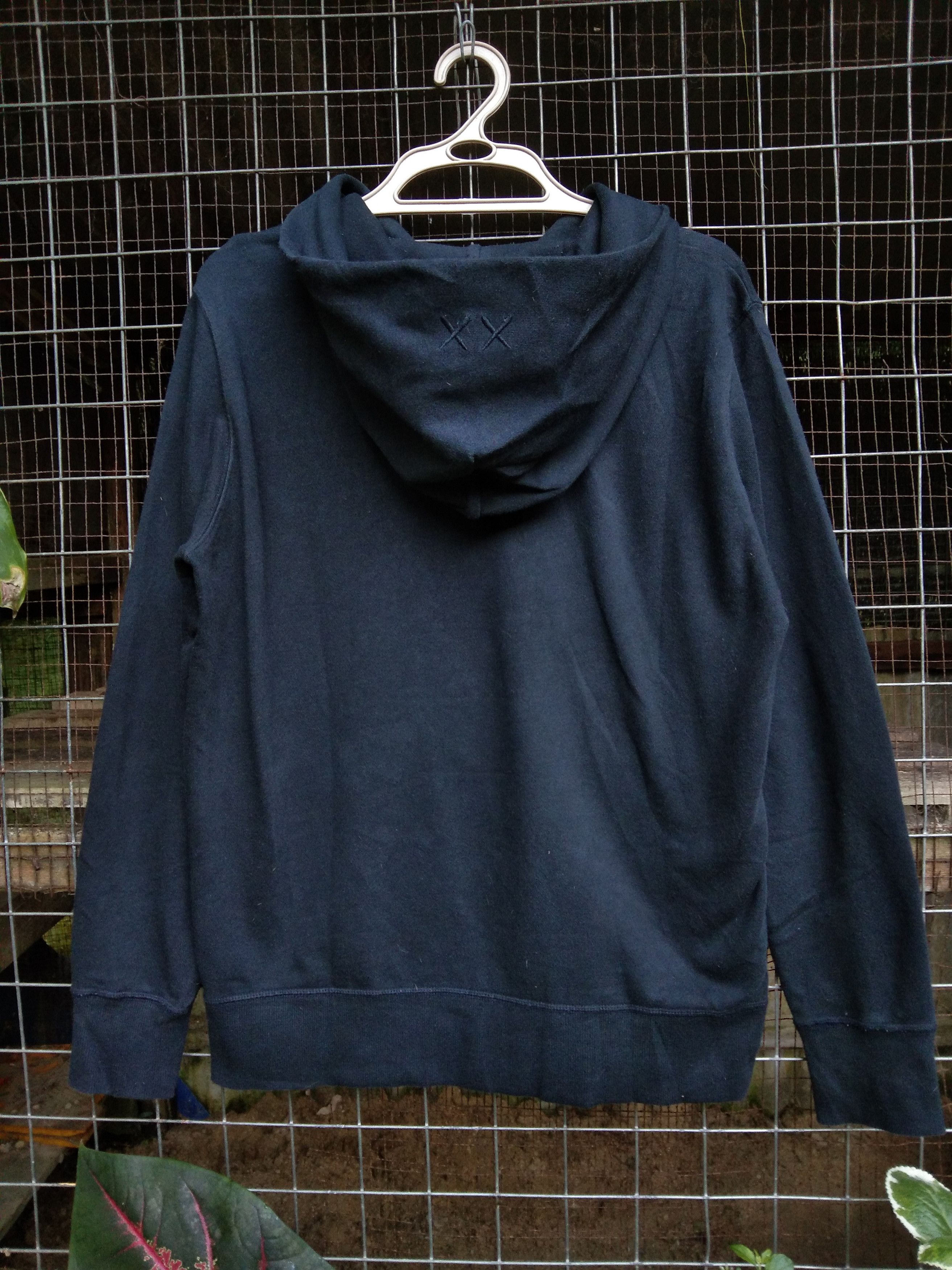 Kaws × Uniqlo VINTAGE KAWS x SASAME STREET SWEATSHIRT HOODIE Size US M / EU 48-50 / 2 - 4 Thumbnail