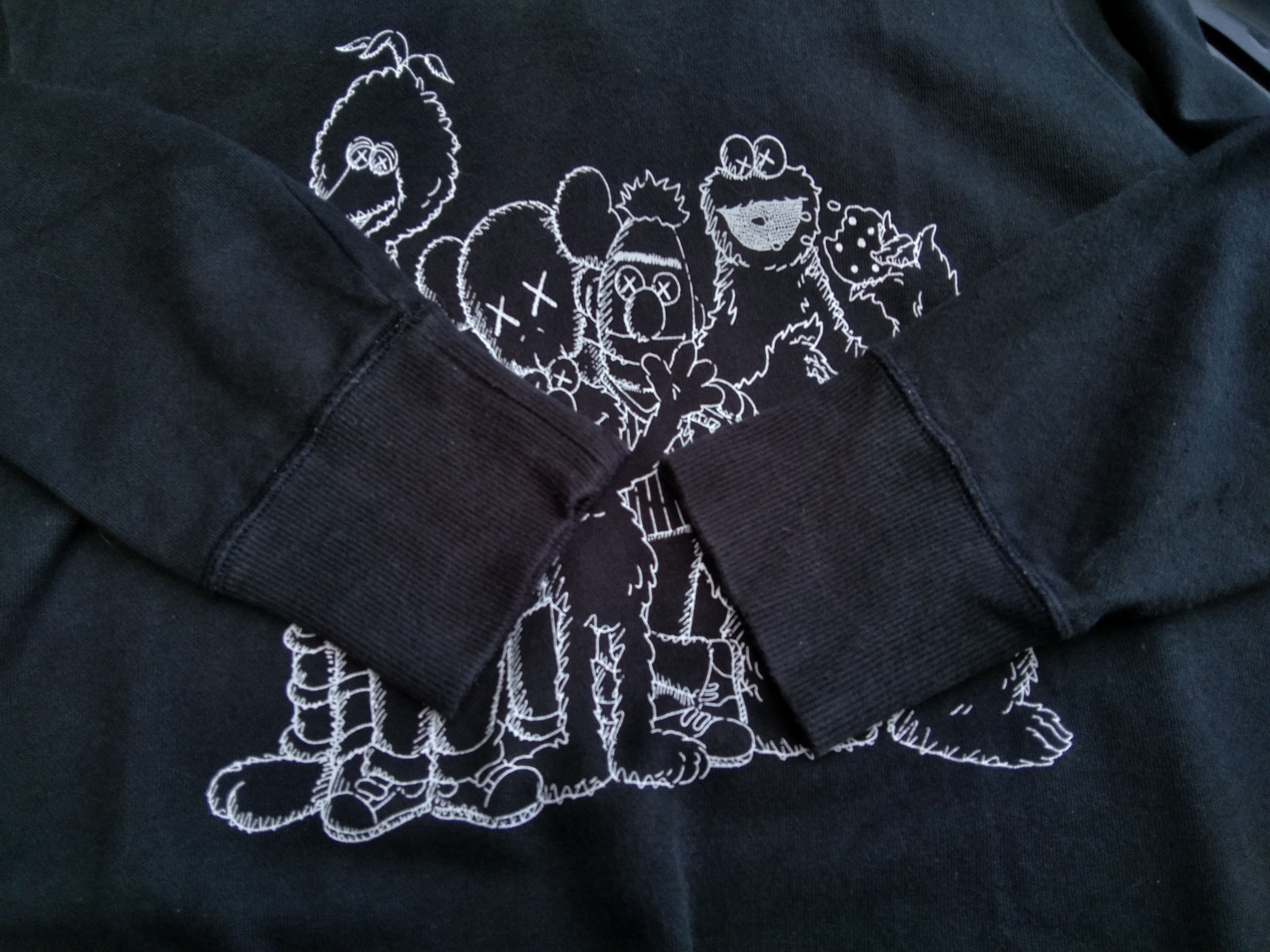Kaws × Uniqlo VINTAGE KAWS x SASAME STREET SWEATSHIRT HOODIE Size US M / EU 48-50 / 2 - 9 Thumbnail