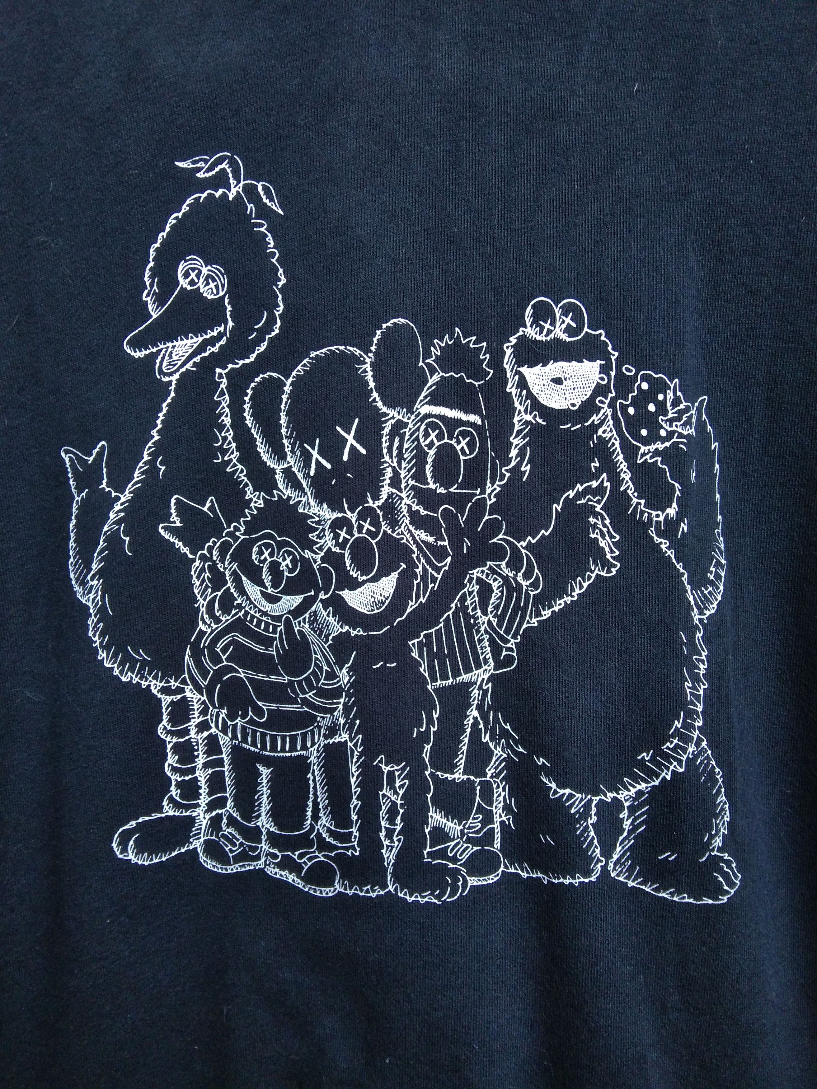 Kaws × Uniqlo VINTAGE KAWS x SASAME STREET SWEATSHIRT HOODIE Size US M / EU 48-50 / 2 - 7 Thumbnail