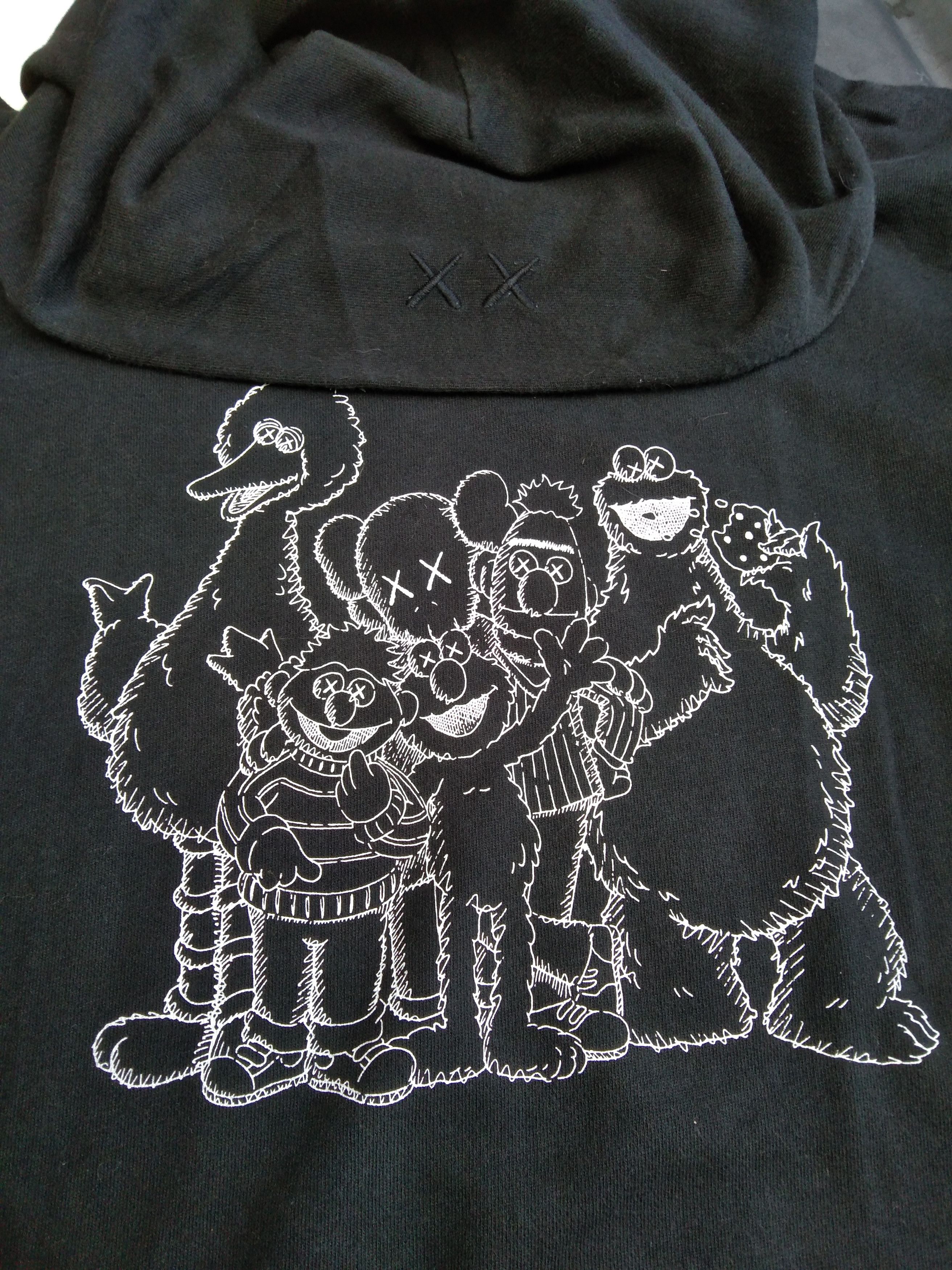 Kaws × Uniqlo VINTAGE KAWS x SASAME STREET SWEATSHIRT HOODIE Size US M / EU 48-50 / 2 - 8 Thumbnail