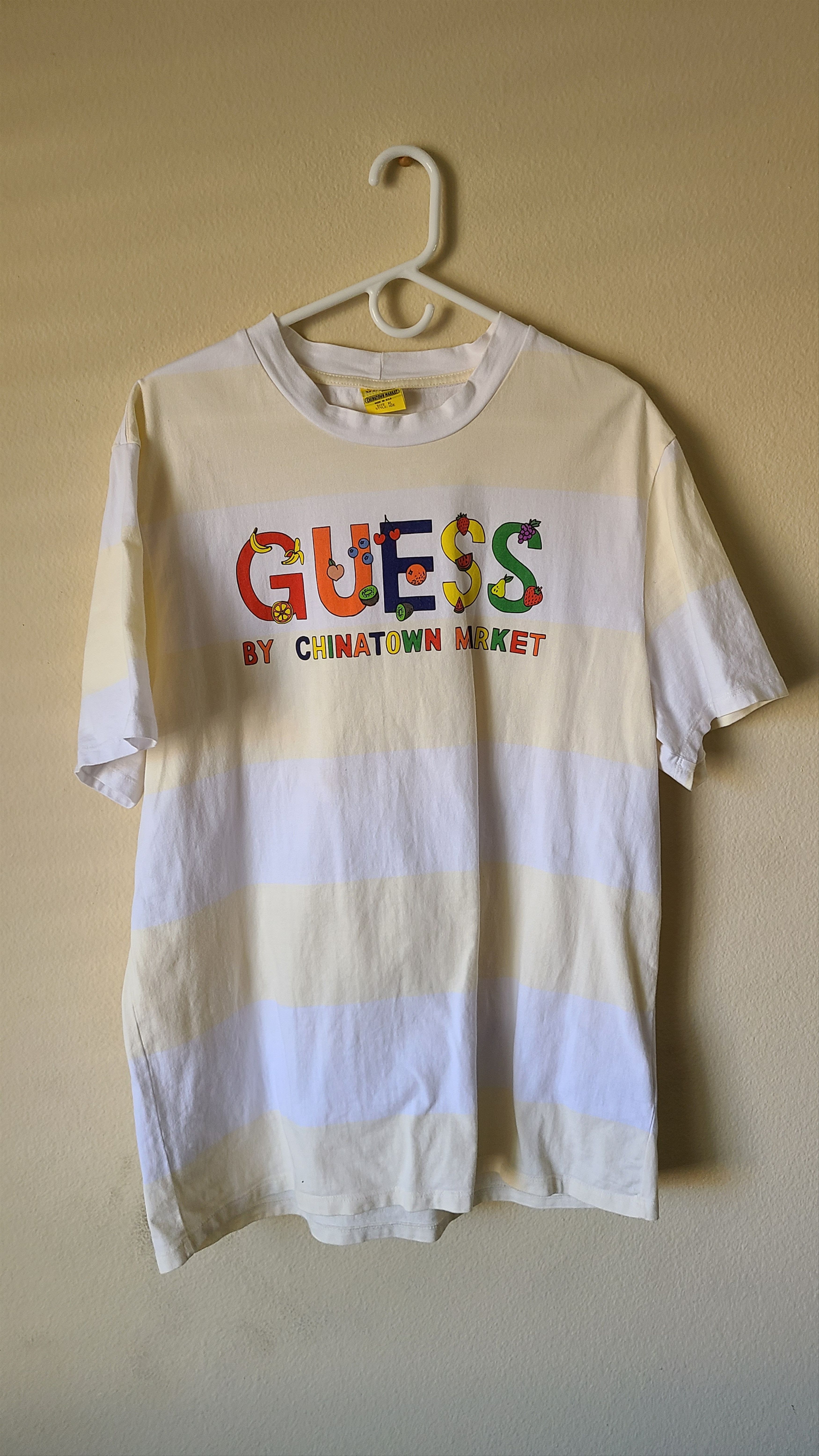 FRUIT LOGO TEE - GUESS FARMER'S MARKET