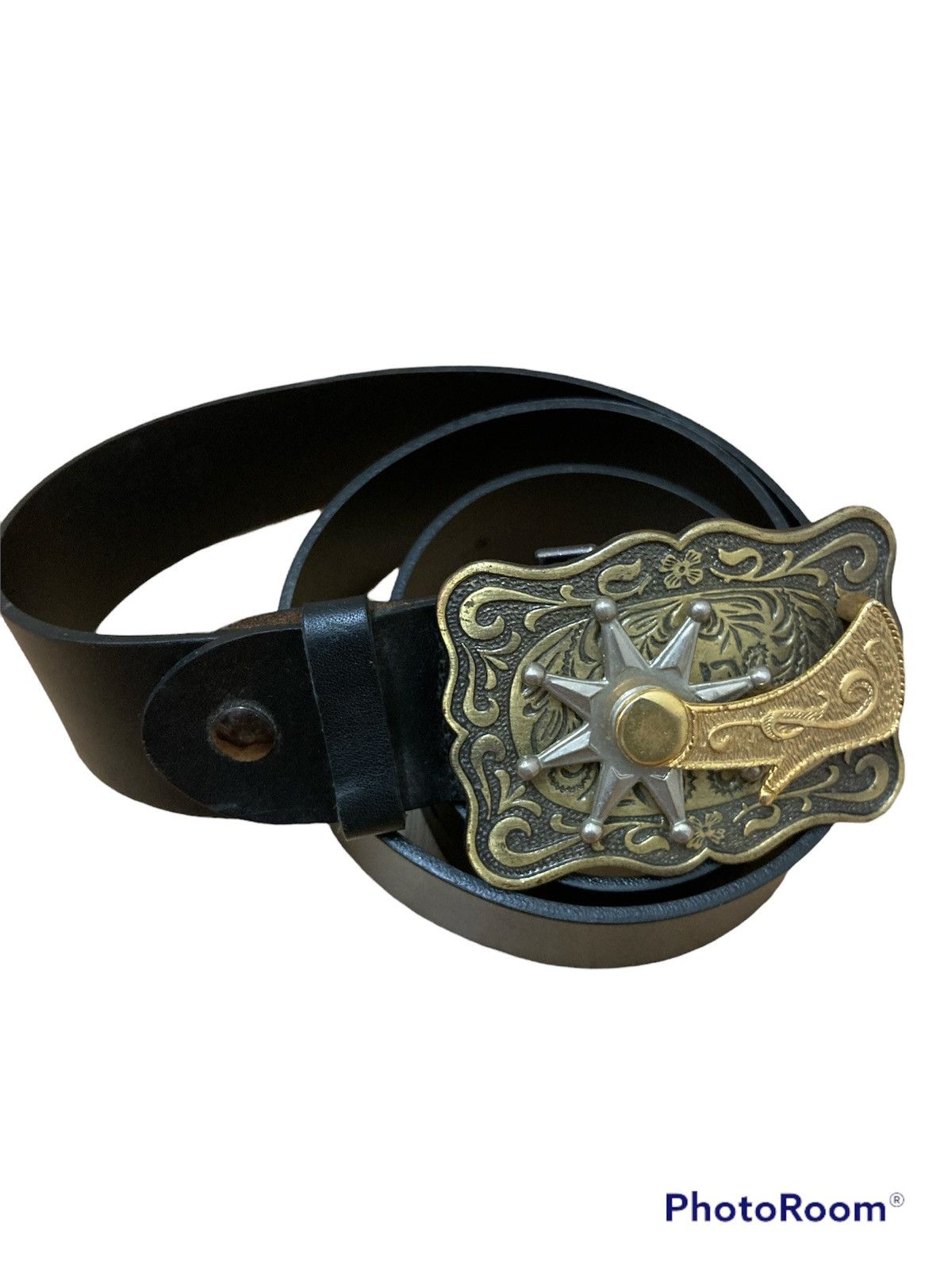 Spinning belt buckle