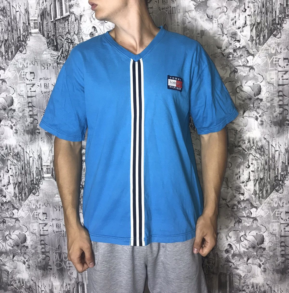 Vintage Vintage Tommy Hilfiger t-shirt Size US L / EU 52-54 / 3 - 1 Thumbnail