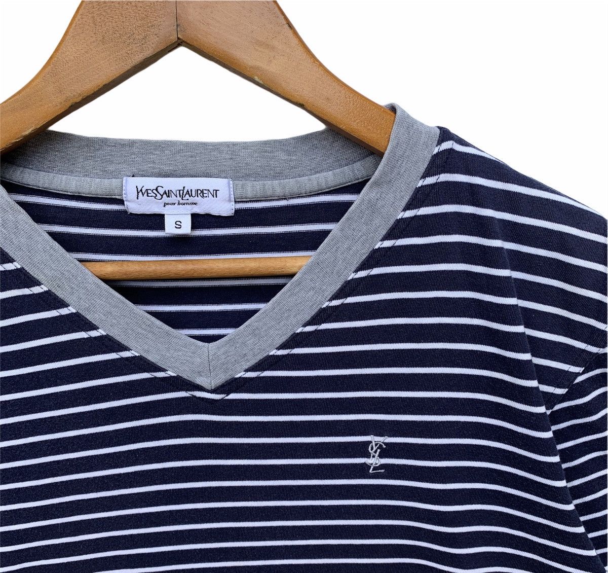 Yves Saint Laurent YSL Yves Saint Laurent Stripe V-Neck Shirt Size US S / EU 44-46 / 1 - 2 Thumbnail