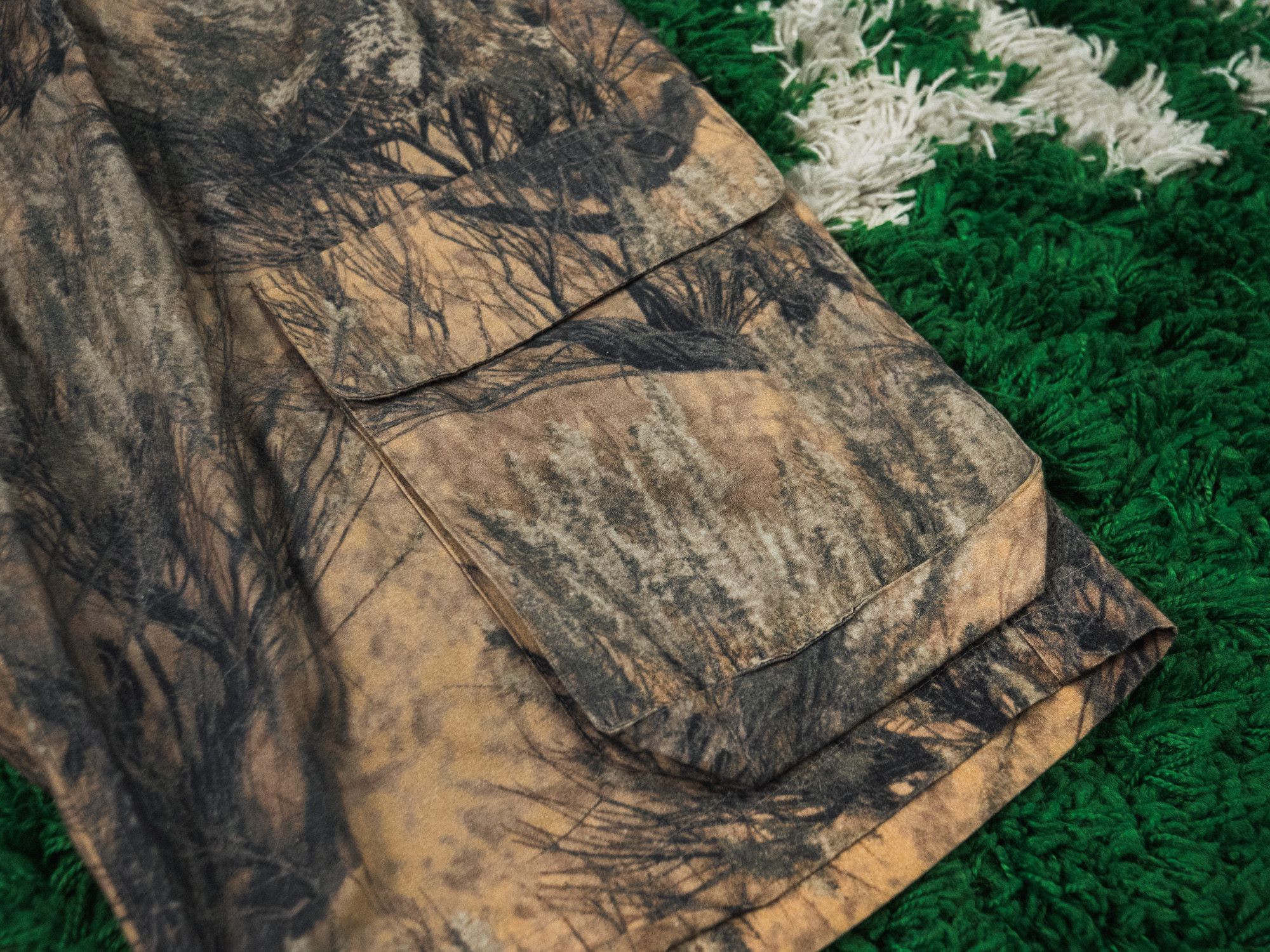 Yeezy Yeezy Season 4 Real Tree Camo Shorts Size US 30 / EU 46 - 2 Thumbnail