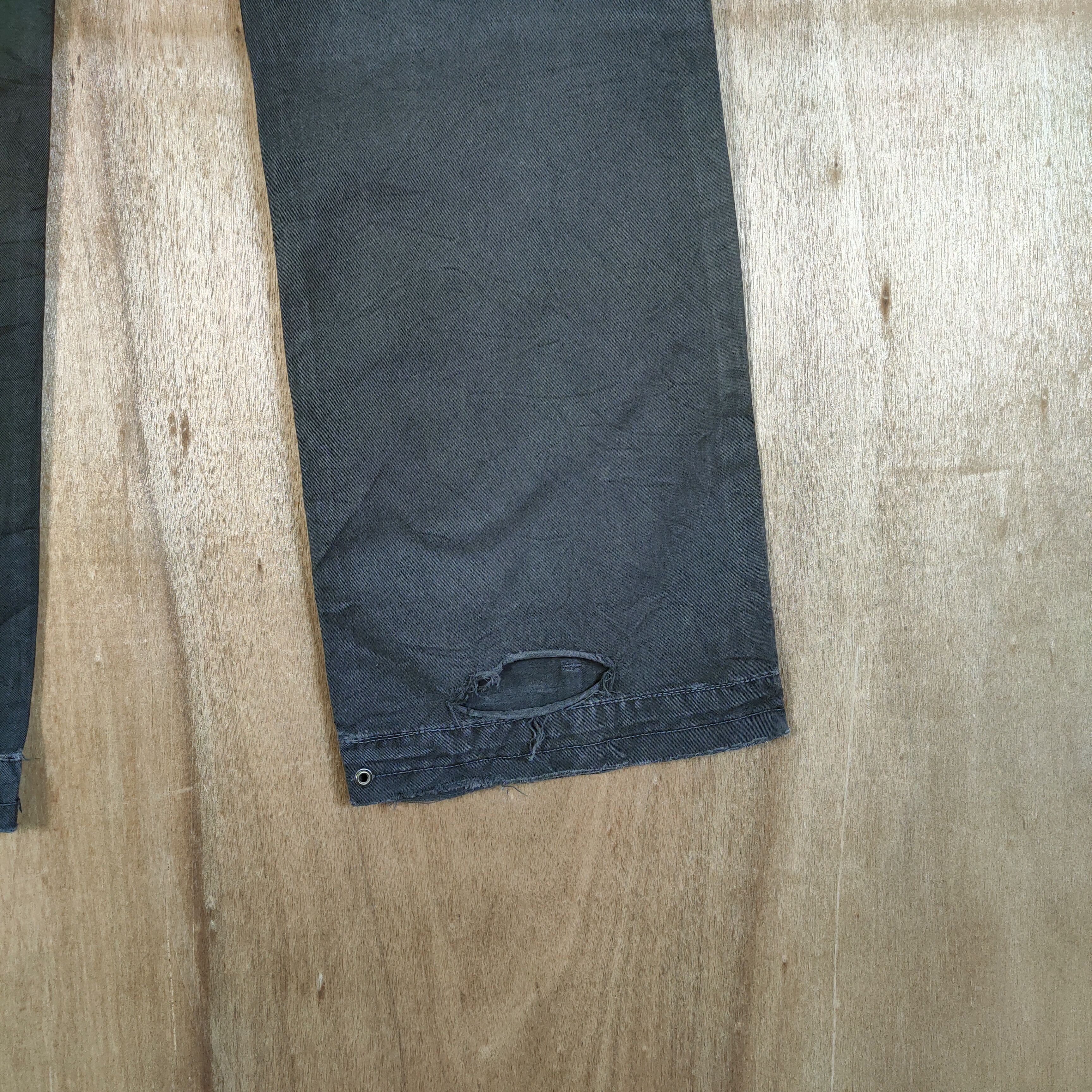 Japanese Brand VINTAGE JAPANESE FADED BLACK MILITARY FLARE CARGO PANTS Size US 29 - 12 Thumbnail