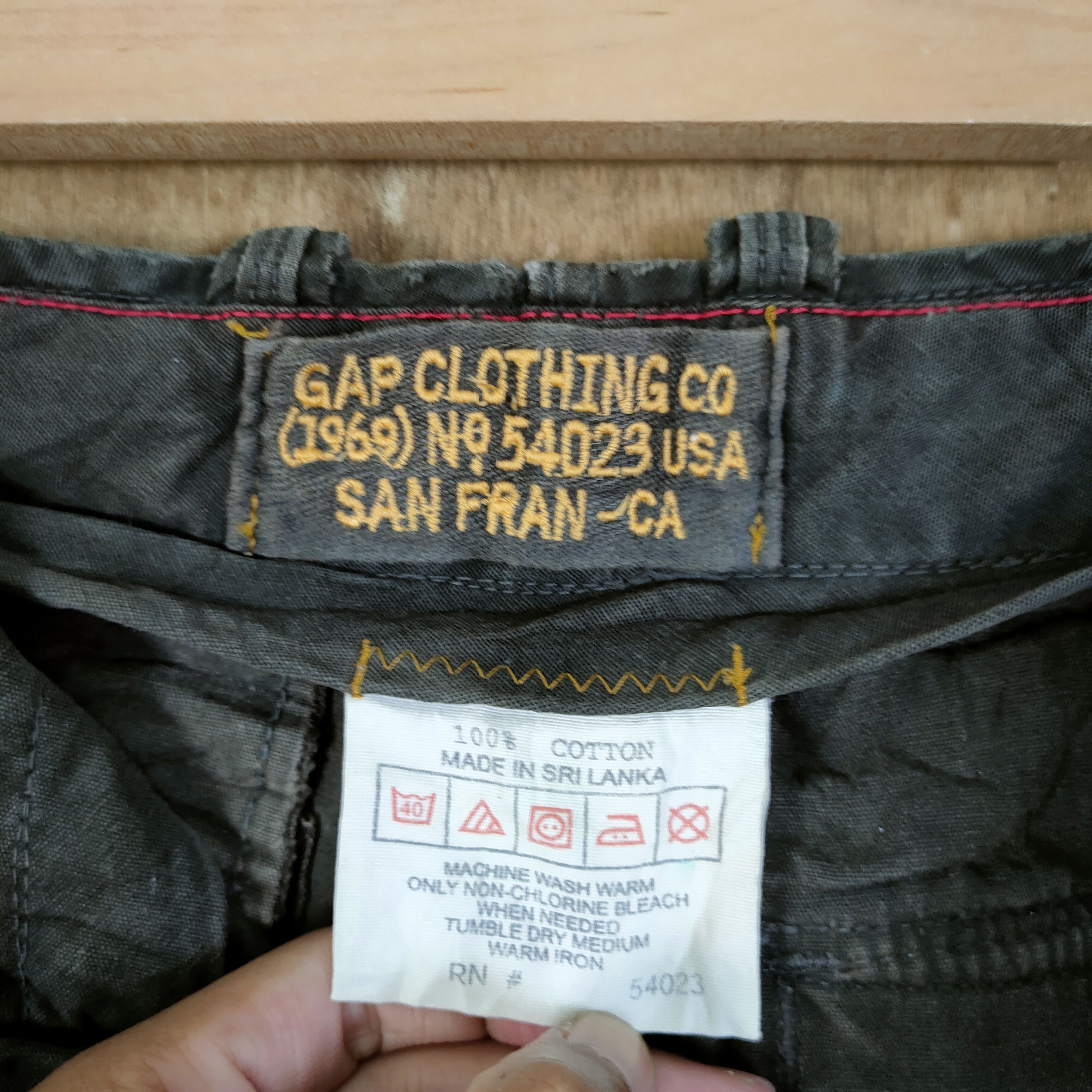 Japanese Brand VINTAGE JAPANESE FADED BLACK MILITARY FLARE CARGO PANTS Size US 29 - 15 Thumbnail