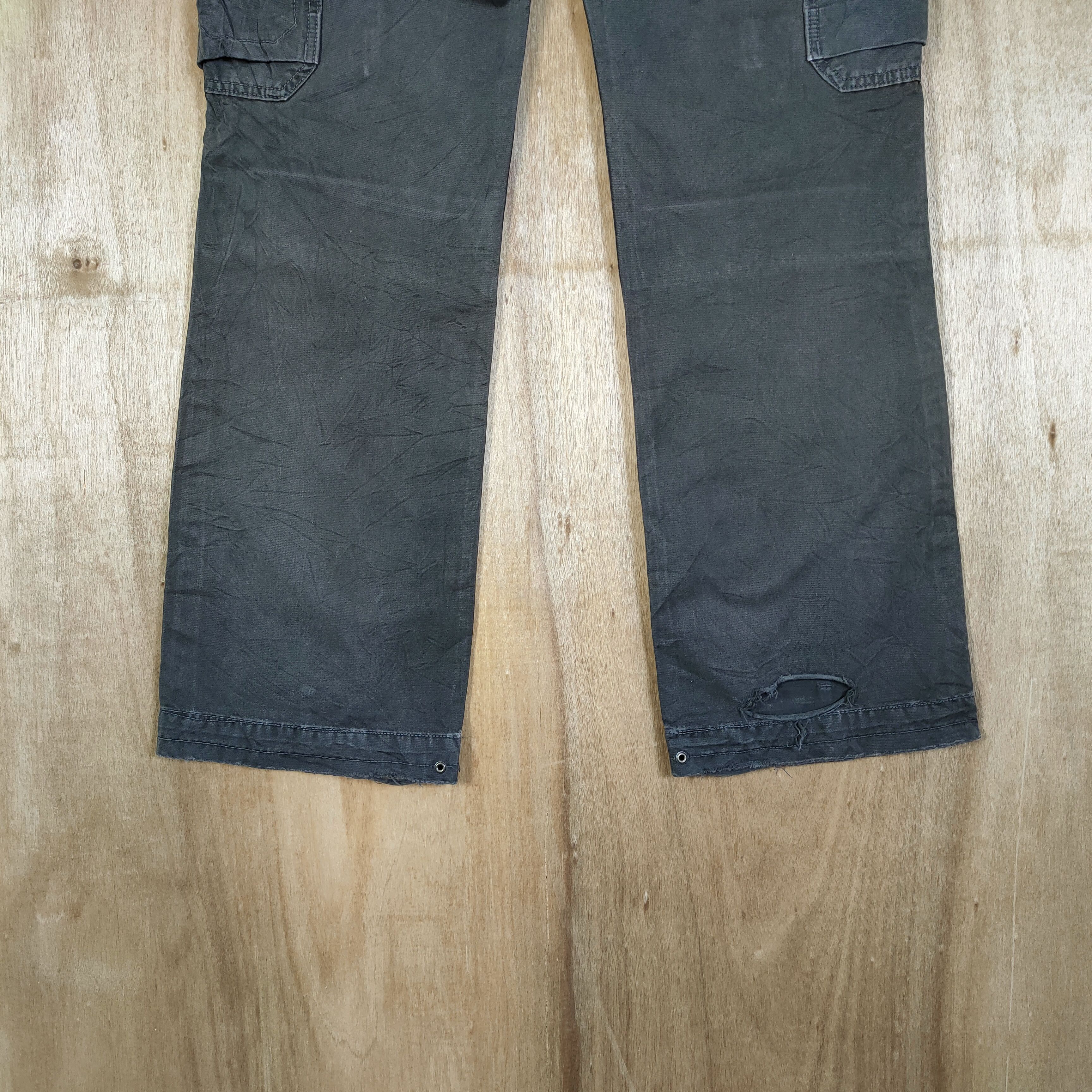 Japanese Brand VINTAGE JAPANESE FADED BLACK MILITARY FLARE CARGO PANTS Size US 29 - 11 Thumbnail