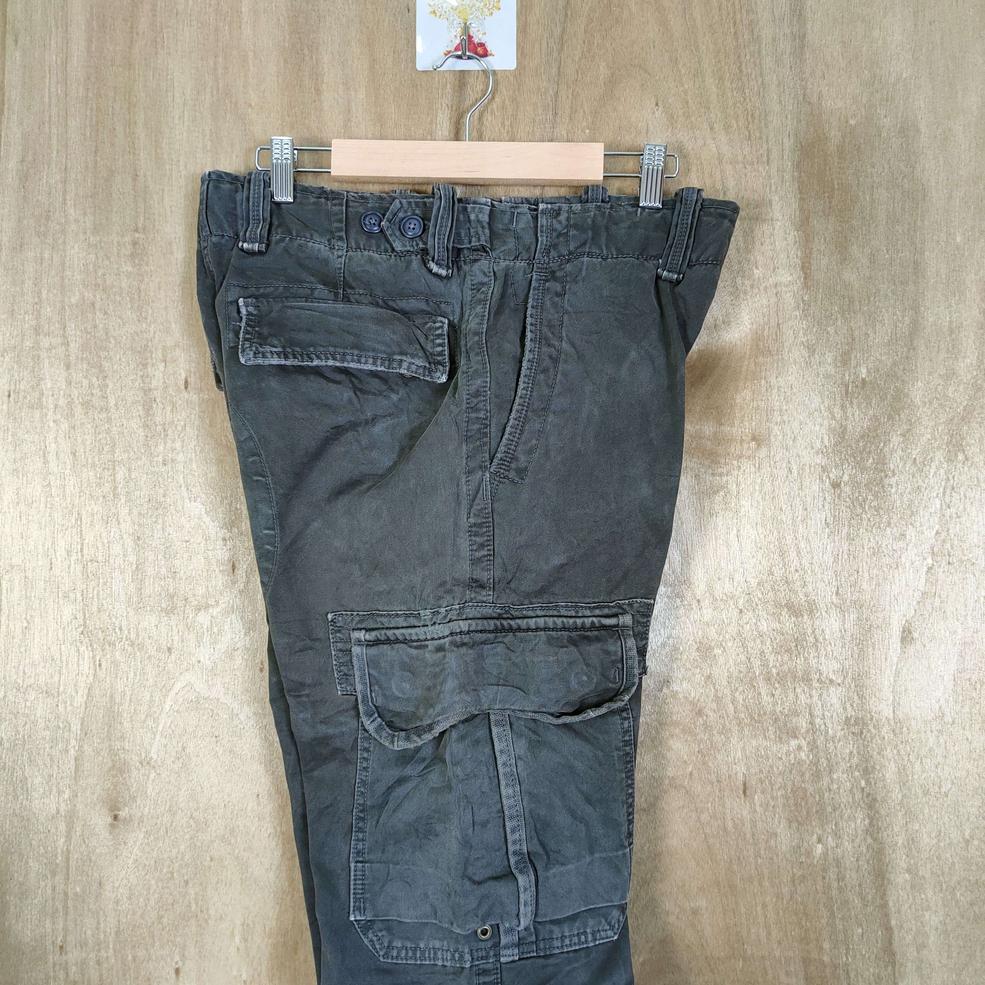 Japanese Brand VINTAGE JAPANESE FADED BLACK MILITARY FLARE CARGO PANTS Size US 29 - 18 Thumbnail