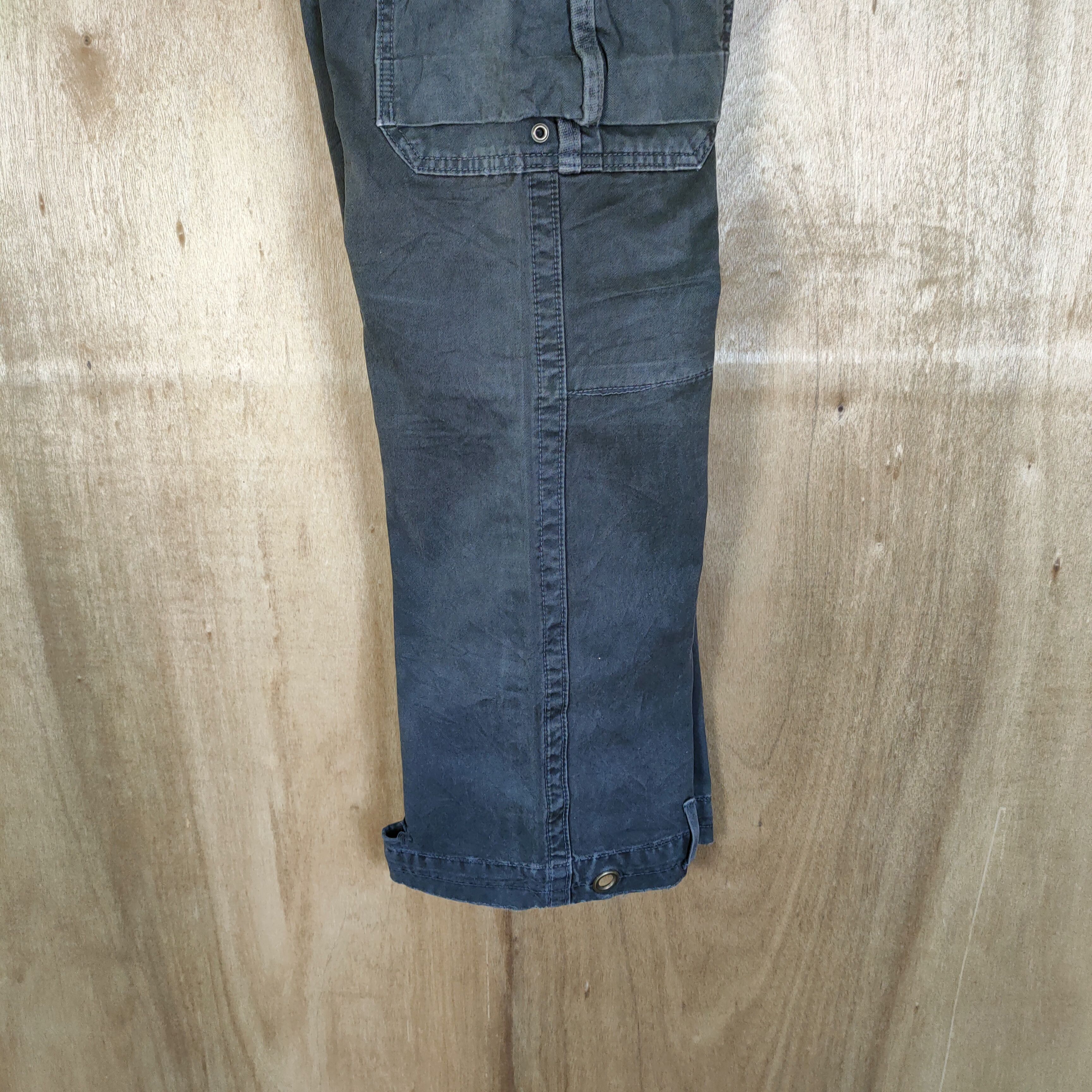 Japanese Brand VINTAGE JAPANESE FADED BLACK MILITARY FLARE CARGO PANTS Size US 29 - 19 Thumbnail