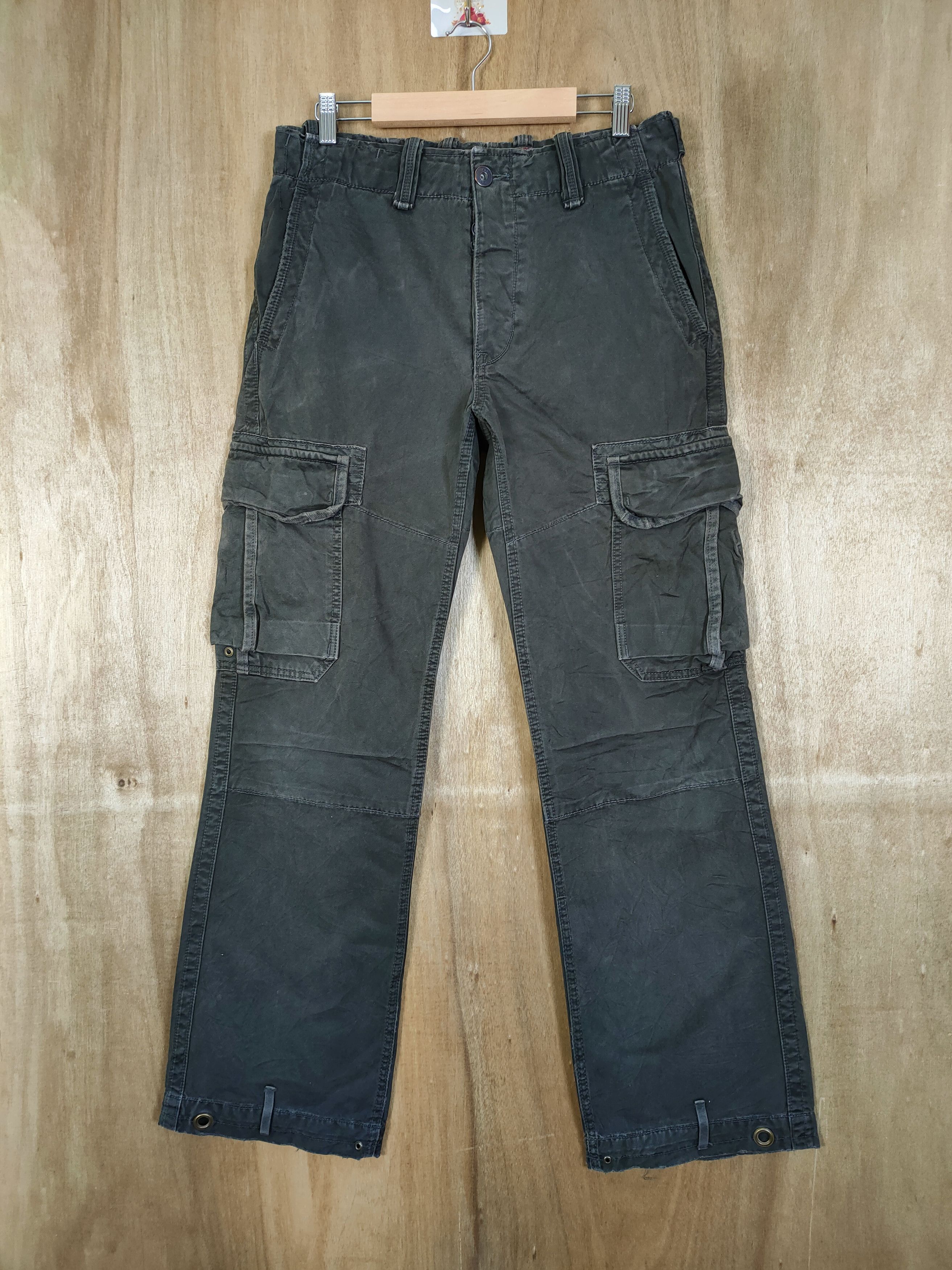 Japanese Brand VINTAGE JAPANESE FADED BLACK MILITARY FLARE CARGO PANTS Size US 29 - 1 Thumbnail