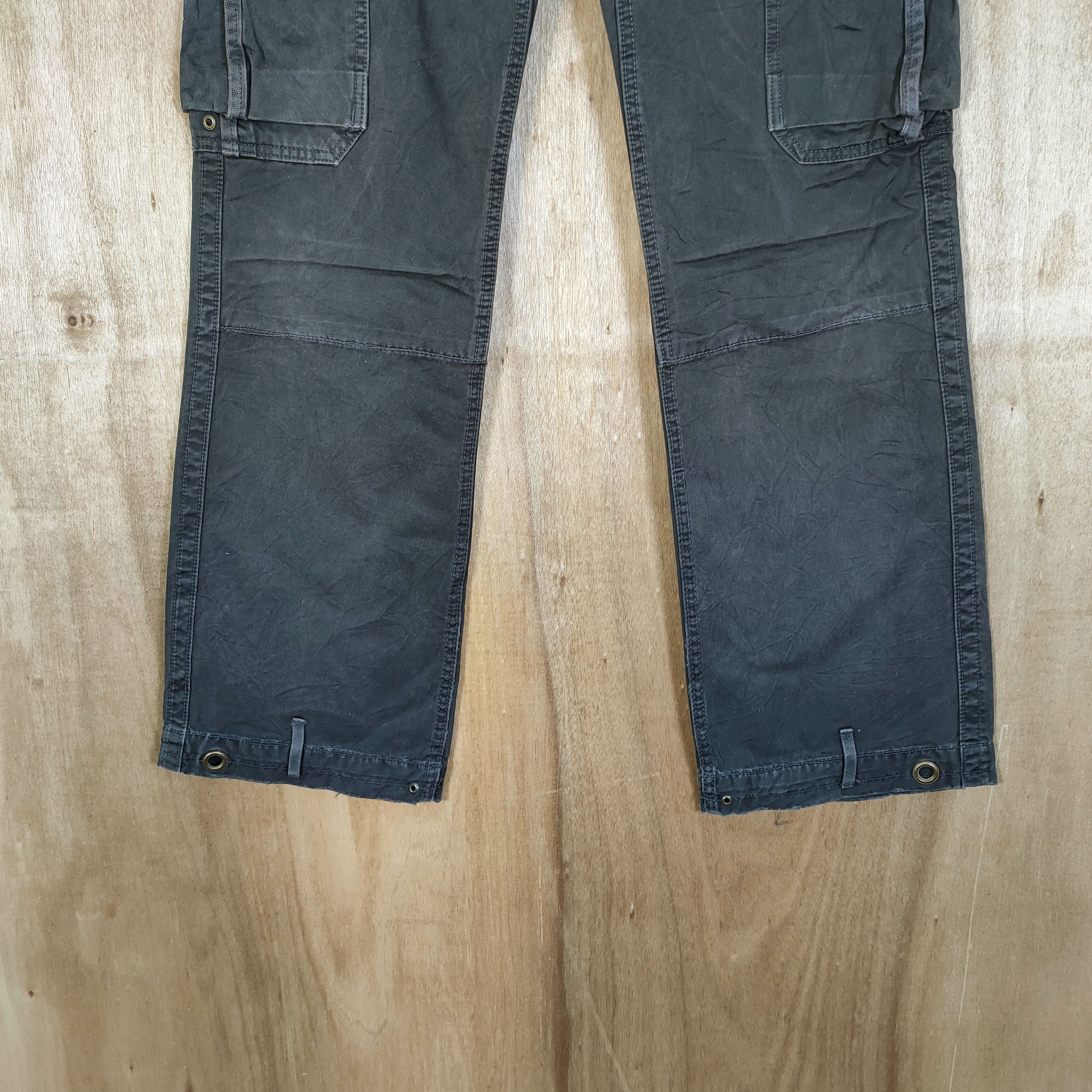 Japanese Brand VINTAGE JAPANESE FADED BLACK MILITARY FLARE CARGO PANTS Size US 29 - 3 Thumbnail