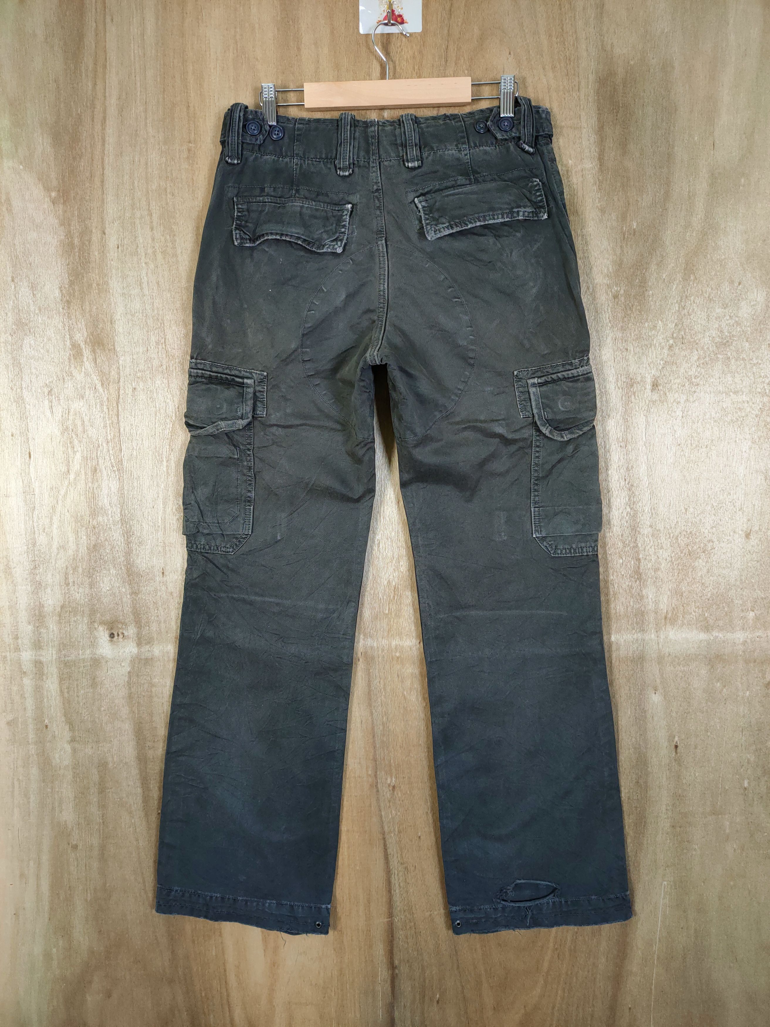 Japanese Brand VINTAGE JAPANESE FADED BLACK MILITARY FLARE CARGO PANTS Size US 29 - 8 Thumbnail