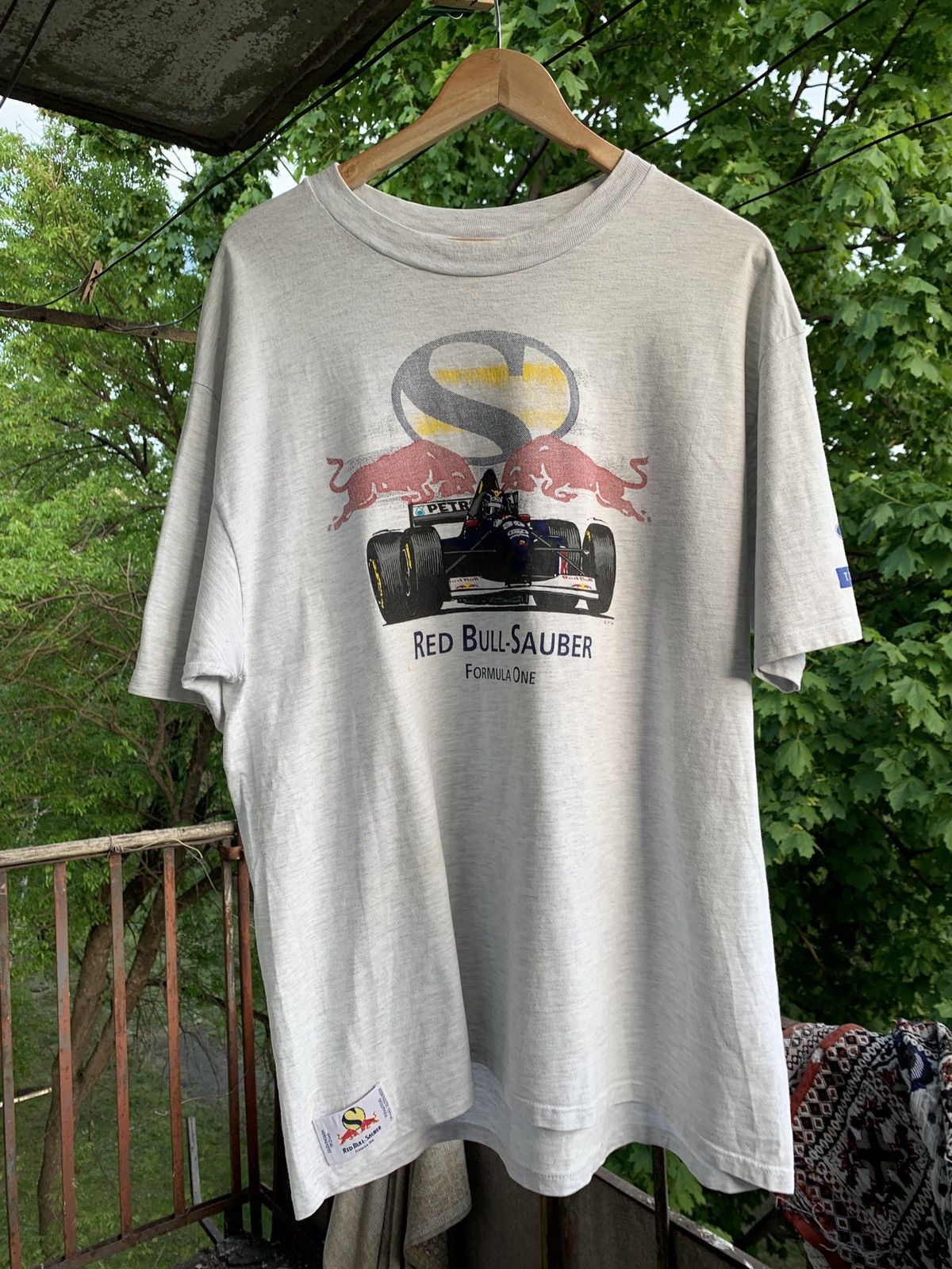 Red Bull 1995 Vintage Red Bull Sauber Formula 1 One Ford T-Shirt Size US XL / EU 56 / 4 - 1 Thumbnail