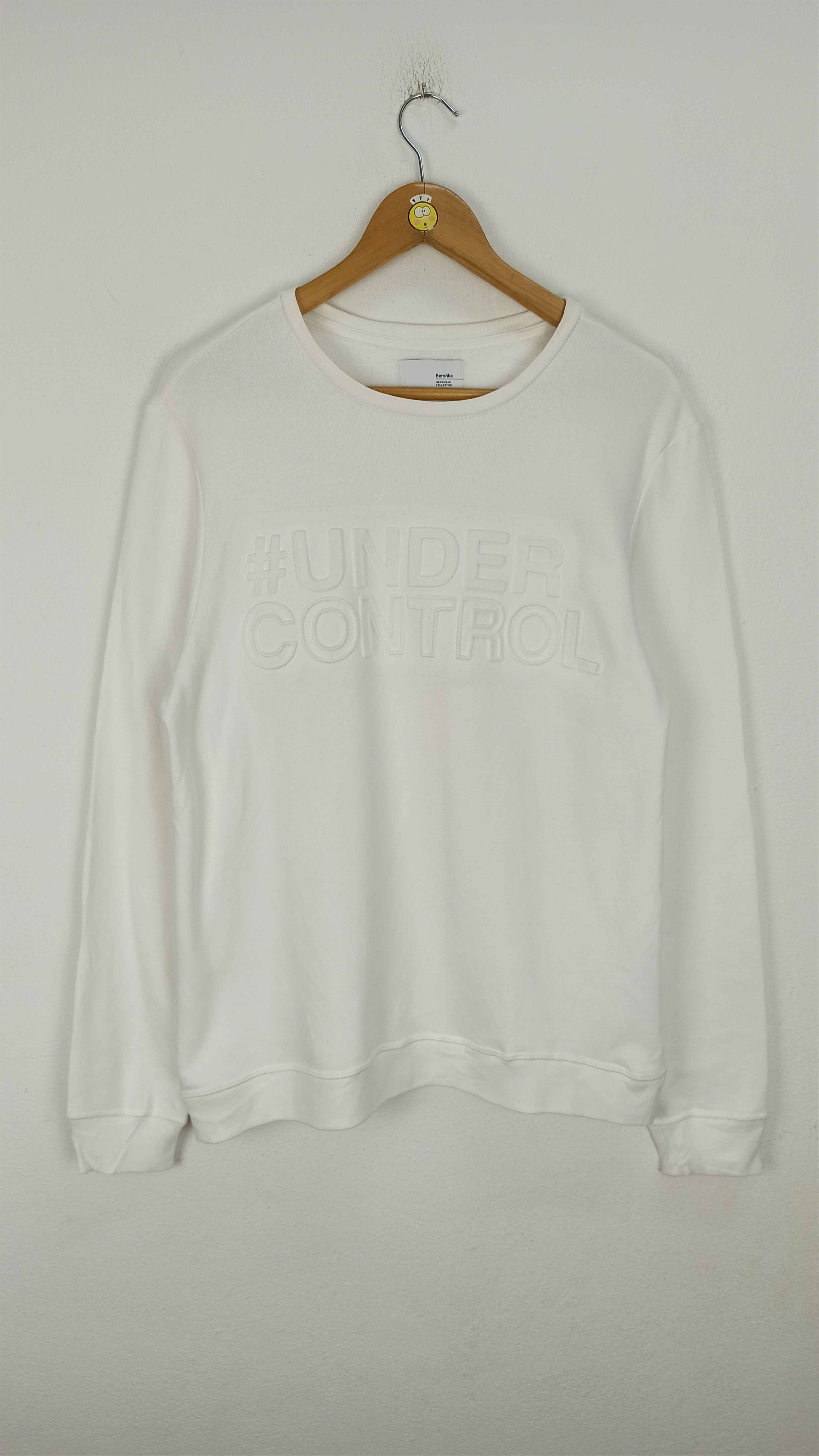 image of Steals Bershka "under Control" Sweatshirt Spell Out Logo in White, Men's (Size Medium)