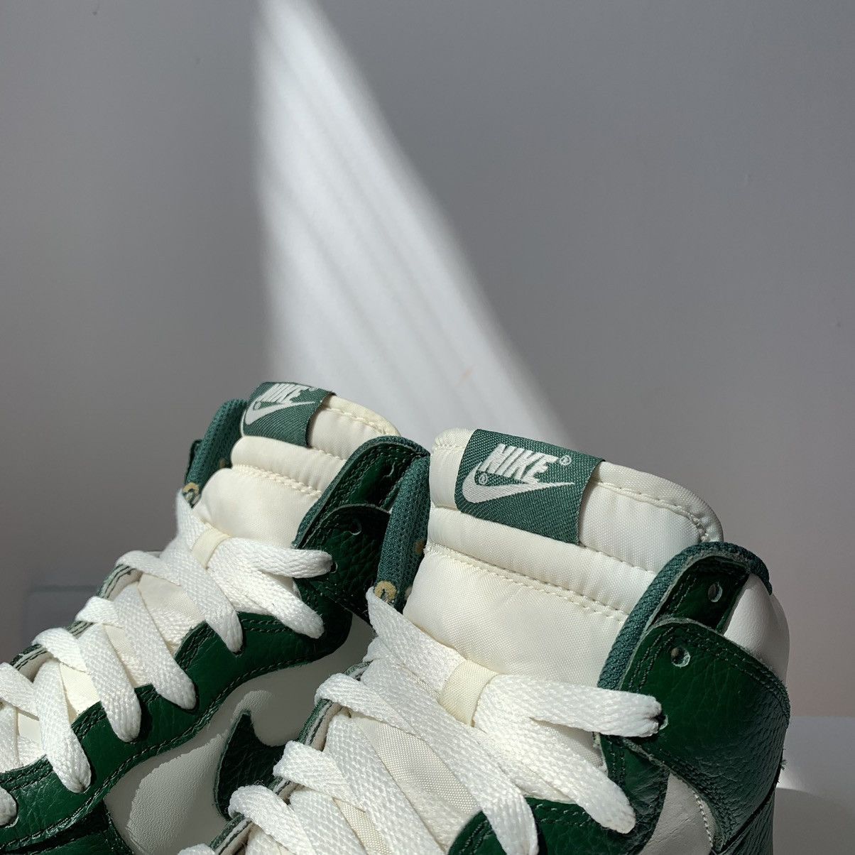 Nike 2011 Nike Dunk High Gorge Green Sail Pack Size US 8.5 / EU 41-42 - 6 Thumbnail