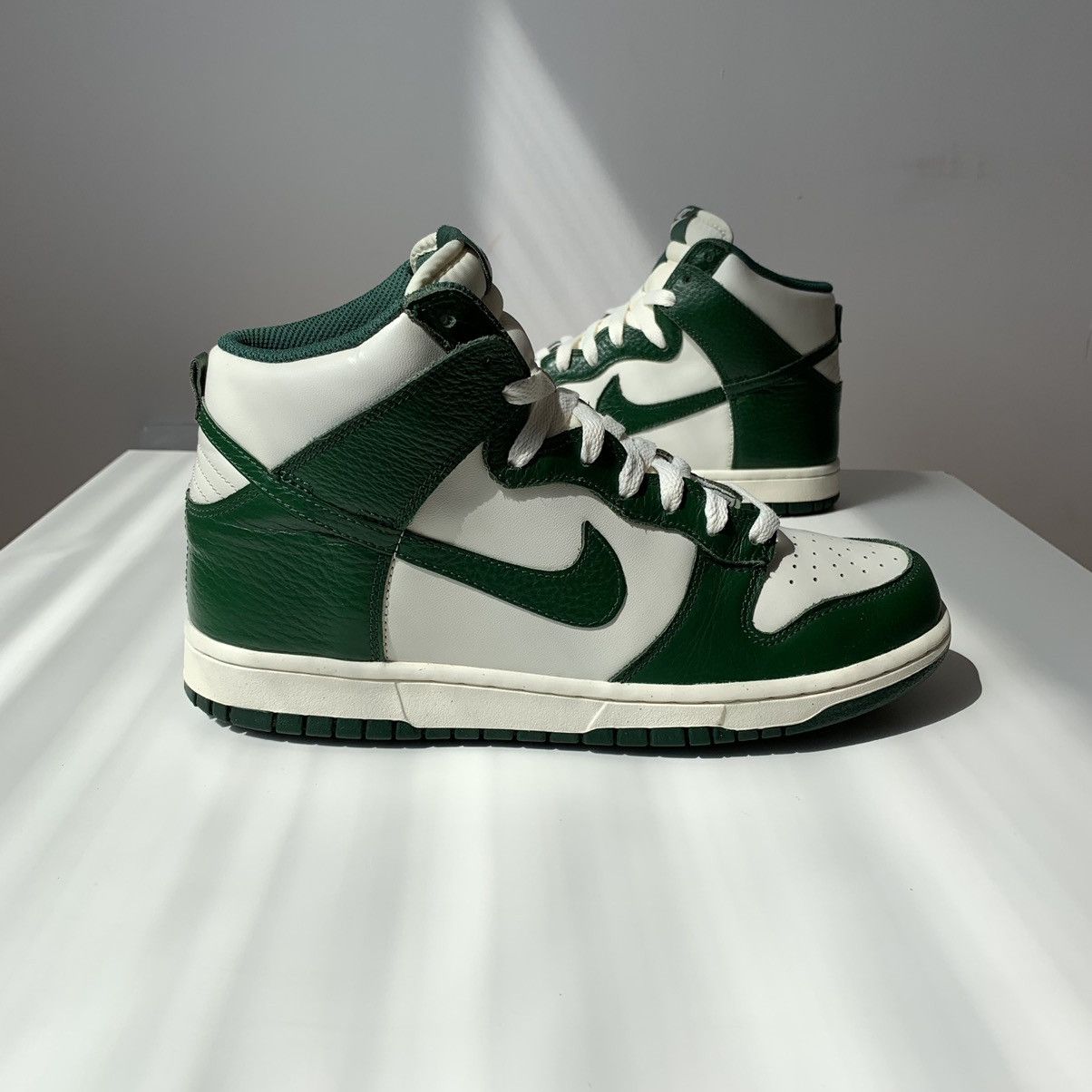 Nike 2011 Nike Dunk High Gorge Green Sail Pack Size US 8.5 / EU 41-42 - 3 Thumbnail