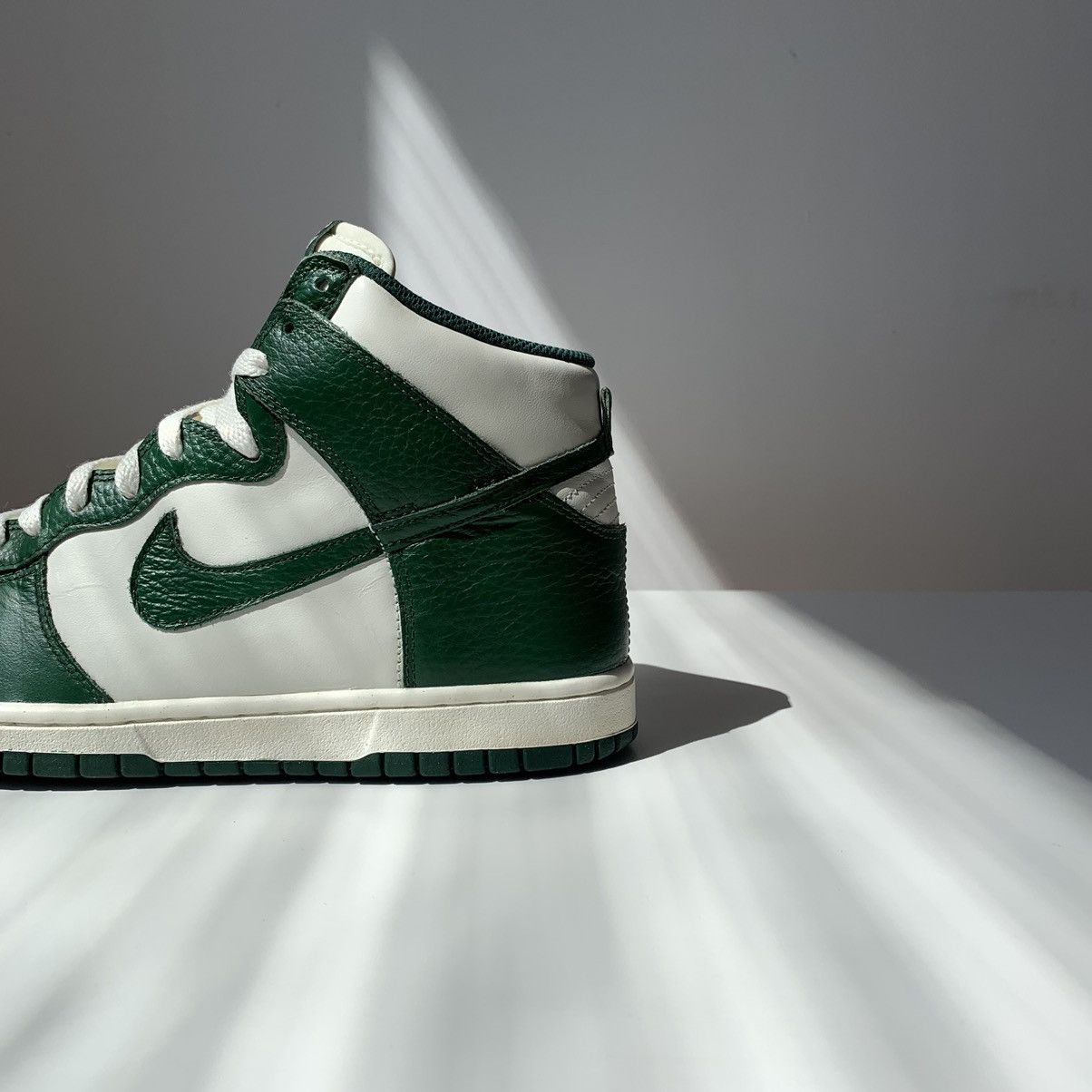 Nike 2011 Nike Dunk High Gorge Green Sail Pack Size US 8.5 / EU 41-42 - 12 Thumbnail