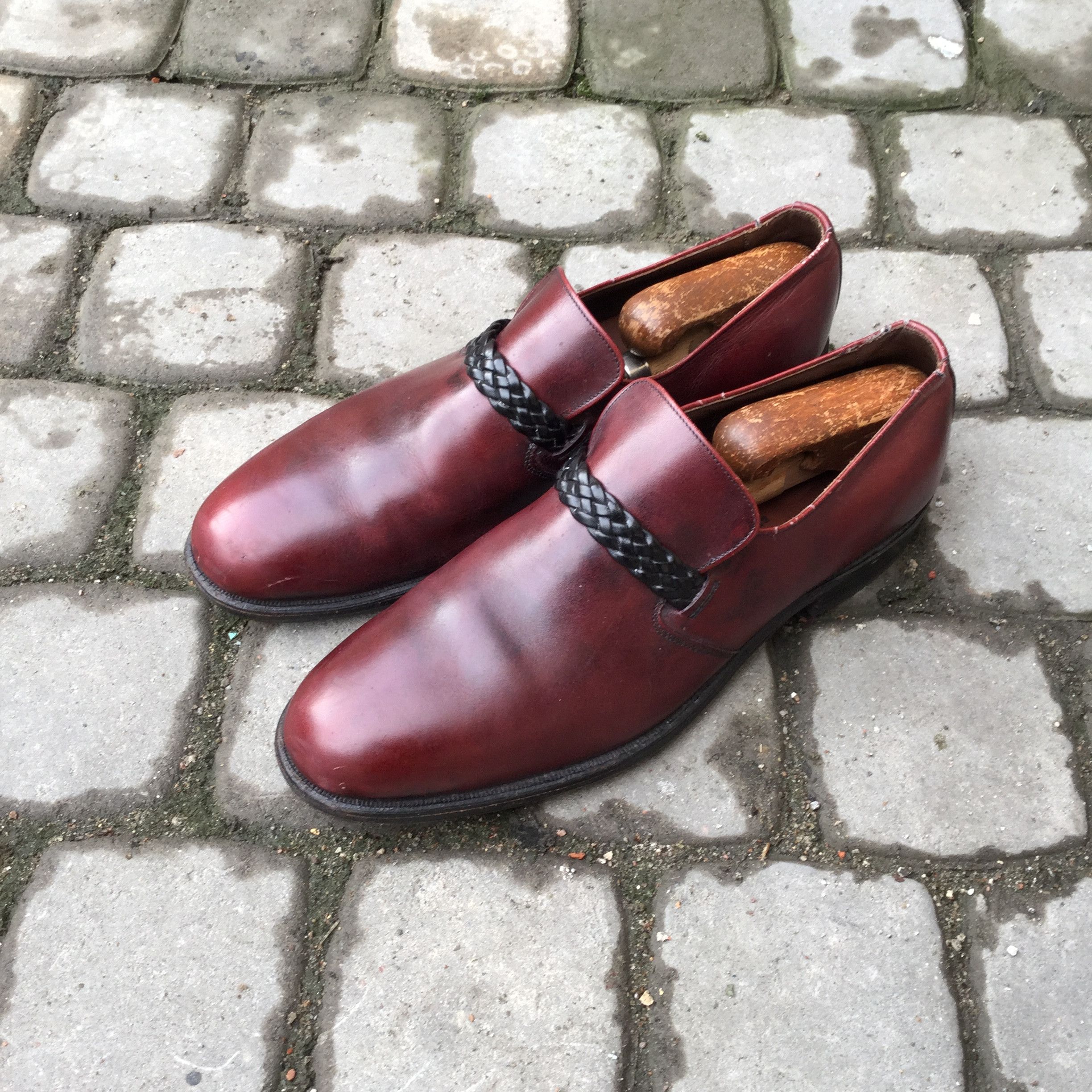 Allen Edmonds Ostendo cherry loafers.Like Gucci or Dior loafers. Size US 9 / EU 42 - 1 Thumbnail