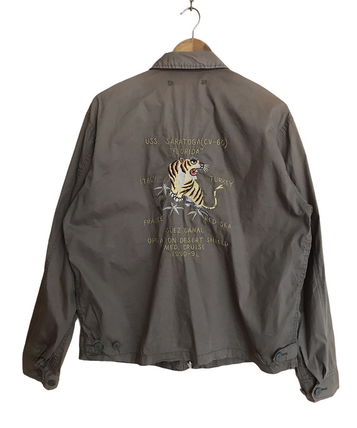 【完売】  RARE VINTAGE AVIREX EMBROIDERED TIGER USS SARATOGA JACKET ジャケット・アウター