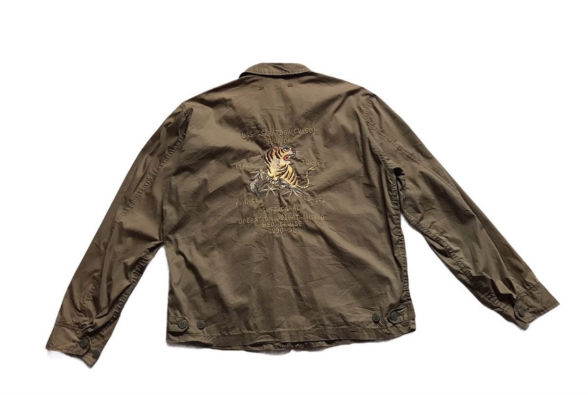 最前線の RARE VINTAGE AVIREX EMBROIDERED TIGER USS SARATOGA JACKET ジャケット・アウター