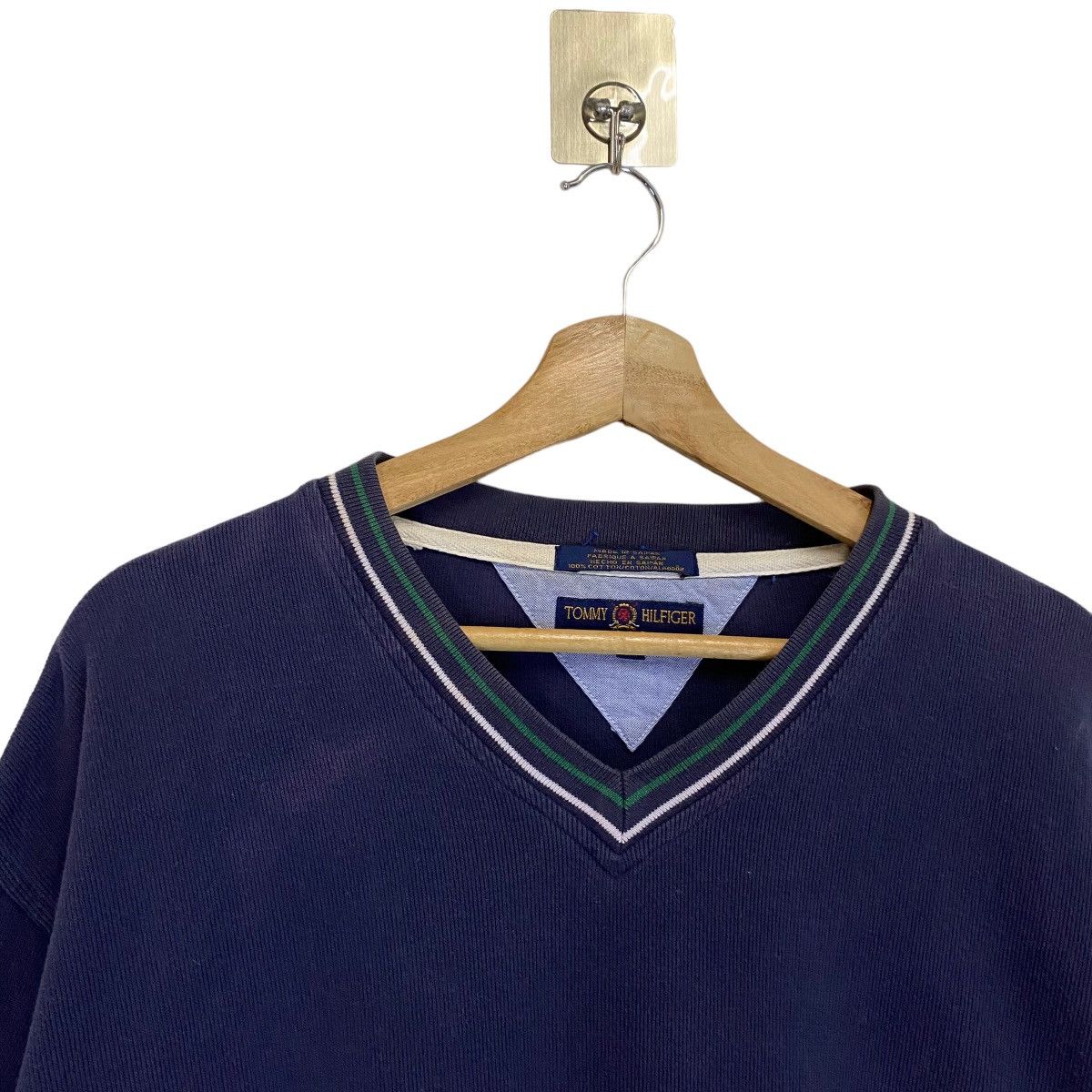 Tommy Hilfiger × Vintage Vintage Tommy Hilfiger Vneck Sweatshirt Size L Size US L / EU 52-54 / 3 - 4 Thumbnail