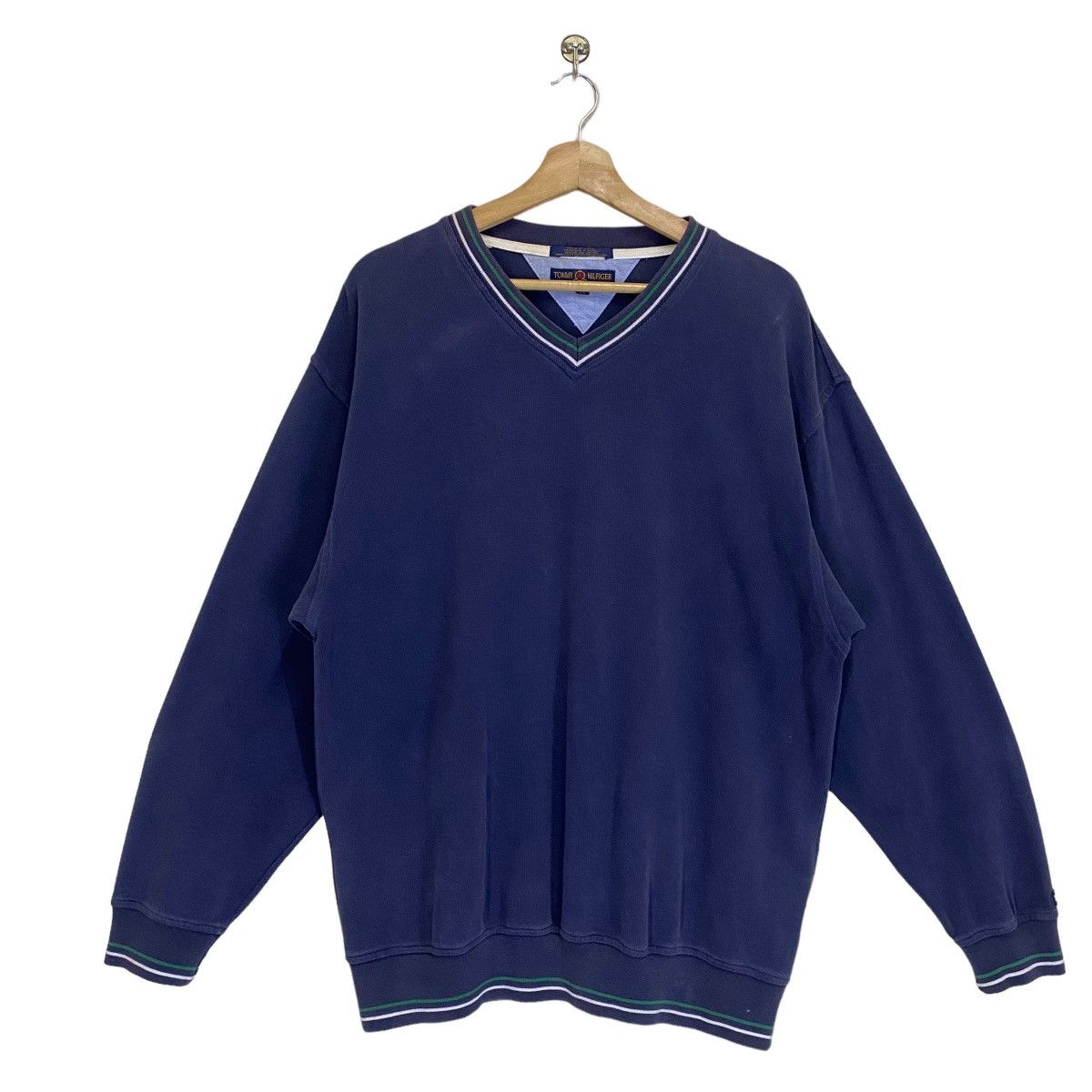 Tommy Hilfiger × Vintage Vintage Tommy Hilfiger Vneck Sweatshirt Size L Size US L / EU 52-54 / 3 - 1 Thumbnail