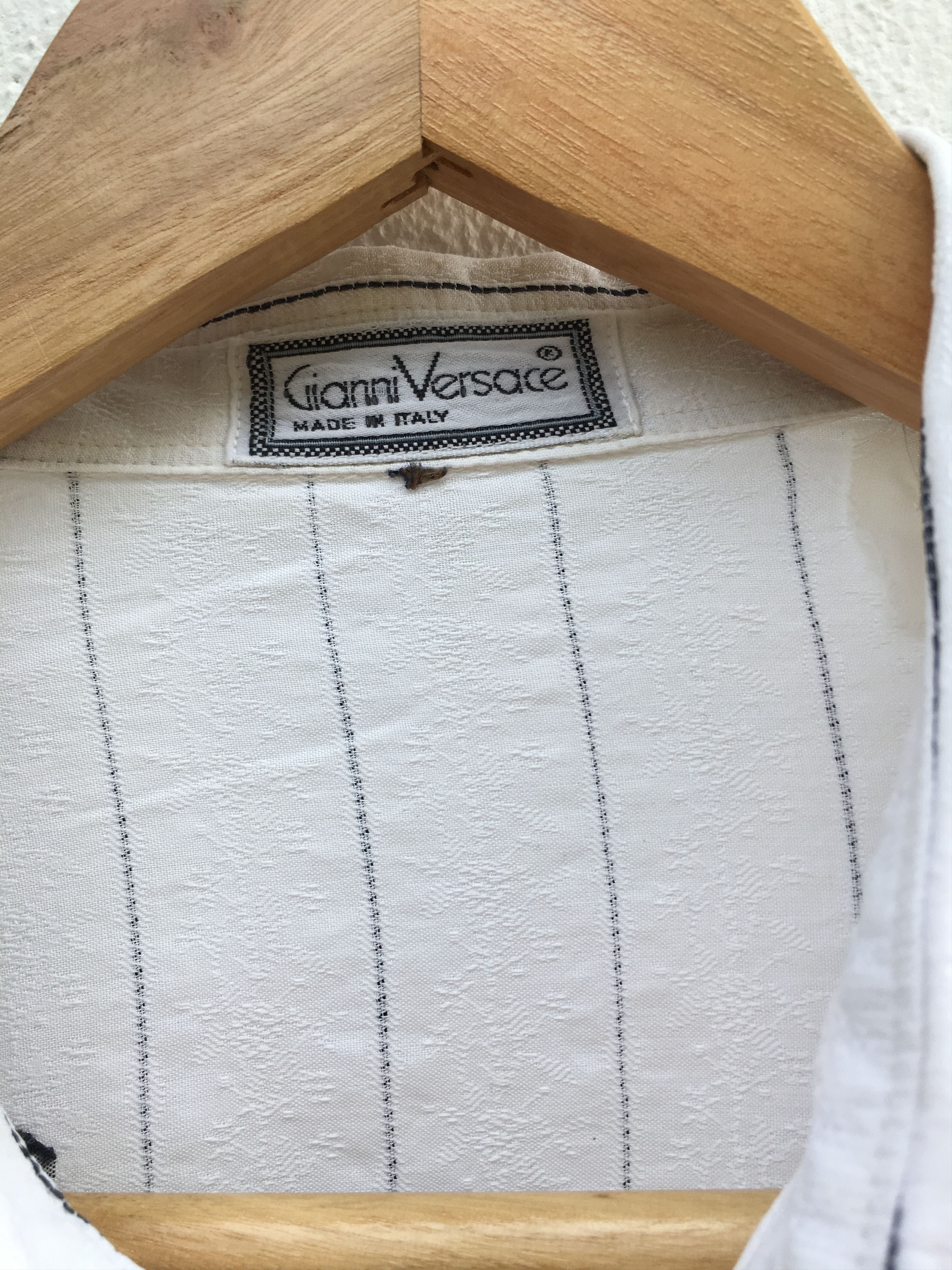 Versace Gianni Versace Vintage White Button Shirt Size US XL / EU 56 / 4 - 5 Thumbnail