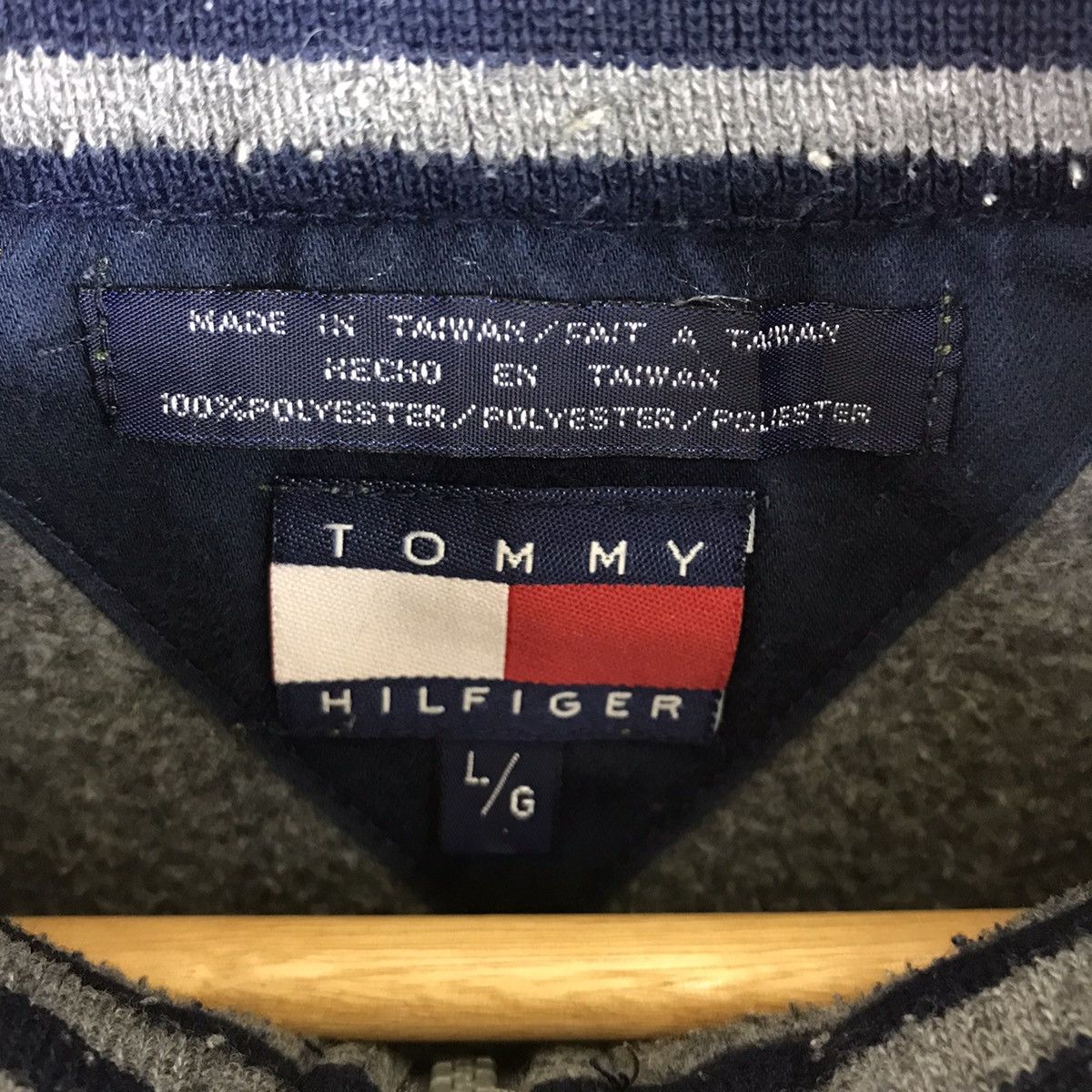 Tommy Hilfiger Vintage TommyHilfiger Athletic HalfZipper Fleece Sweatshirt Size US L / EU 52-54 / 3 - 6 Thumbnail