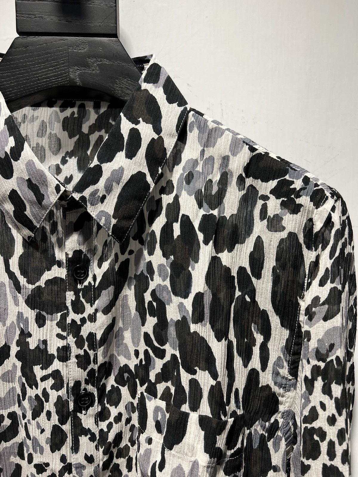Saint Laurent Paris SS20 Snow Leopard Print Crepe Shirt sz37 &38 Size US S / EU 44-46 / 1 - 2 Thumbnail