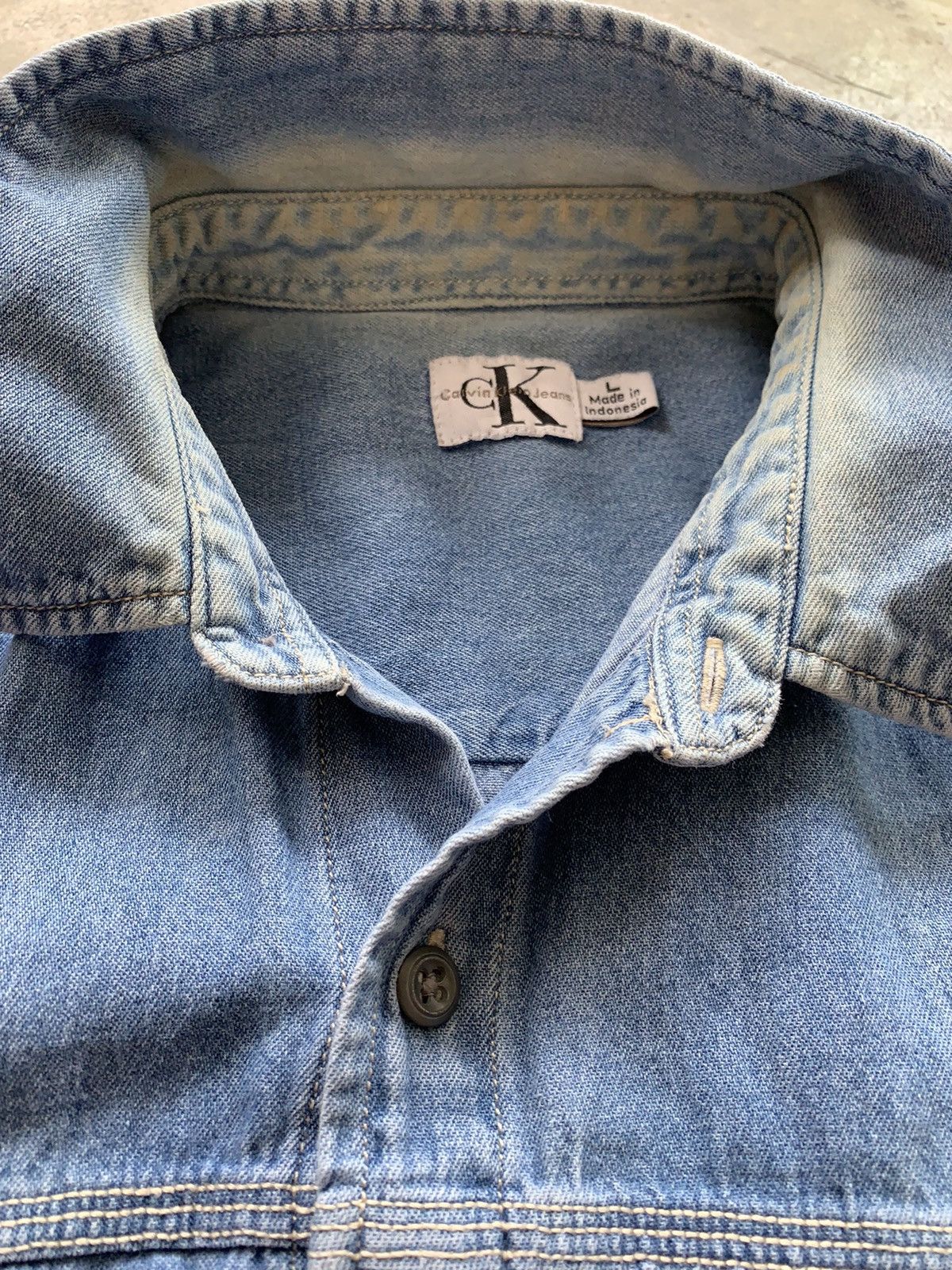 Calvin Klein × Vintage Vintage Calvin Klein Workers Denim Shirts Size US L / EU 52-54 / 3 - 3 Thumbnail