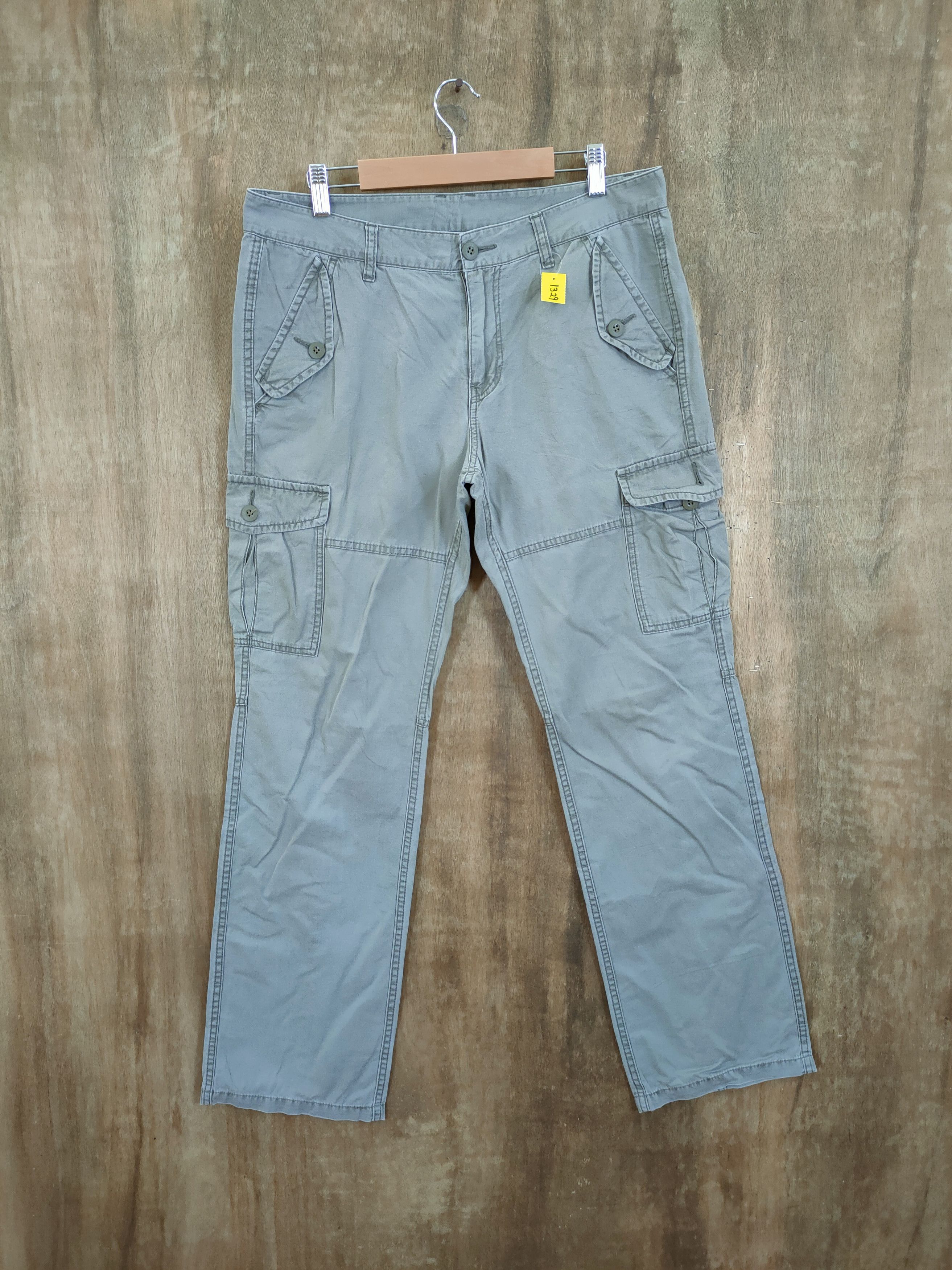 Image of Uniqlo Faded Japan Utility Multipocket Cargo Pants 1329 in Fade To Grey, Men's (Size 33)