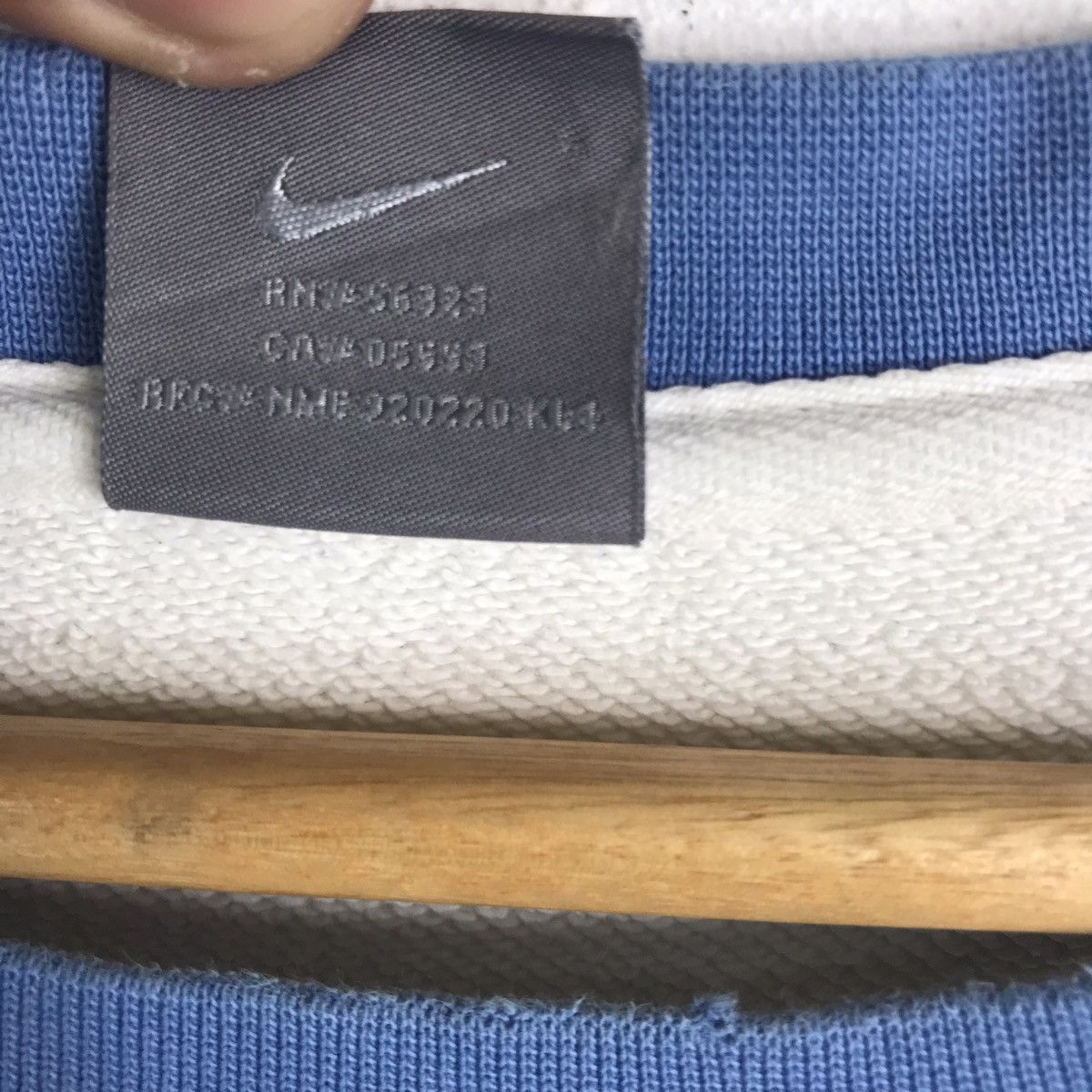Nike Vintage Y2K Nike Swoosh Sweatshirt Size US L / EU 52-54 / 3 - 8 Thumbnail