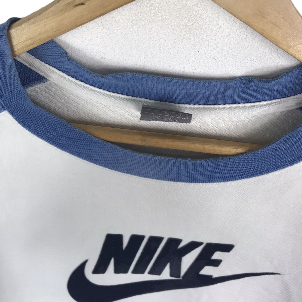 Nike Vintage Y2K Nike Swoosh Sweatshirt Size US L / EU 52-54 / 3 - 4 Thumbnail