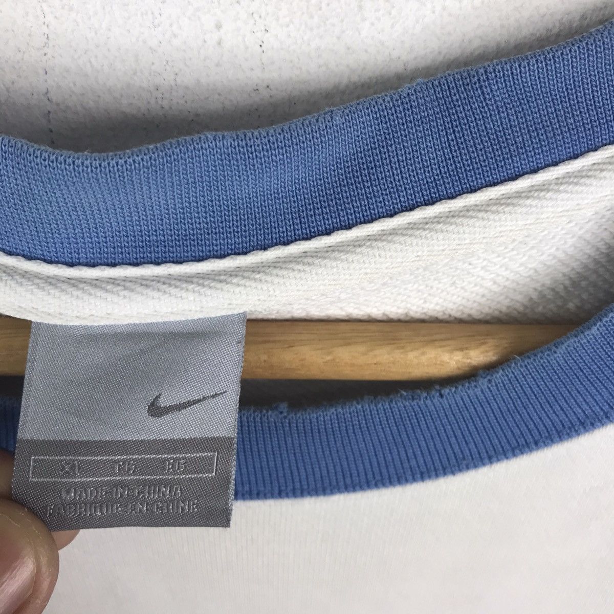Nike Vintage Y2K Nike Swoosh Sweatshirt Size US L / EU 52-54 / 3 - 9 Thumbnail