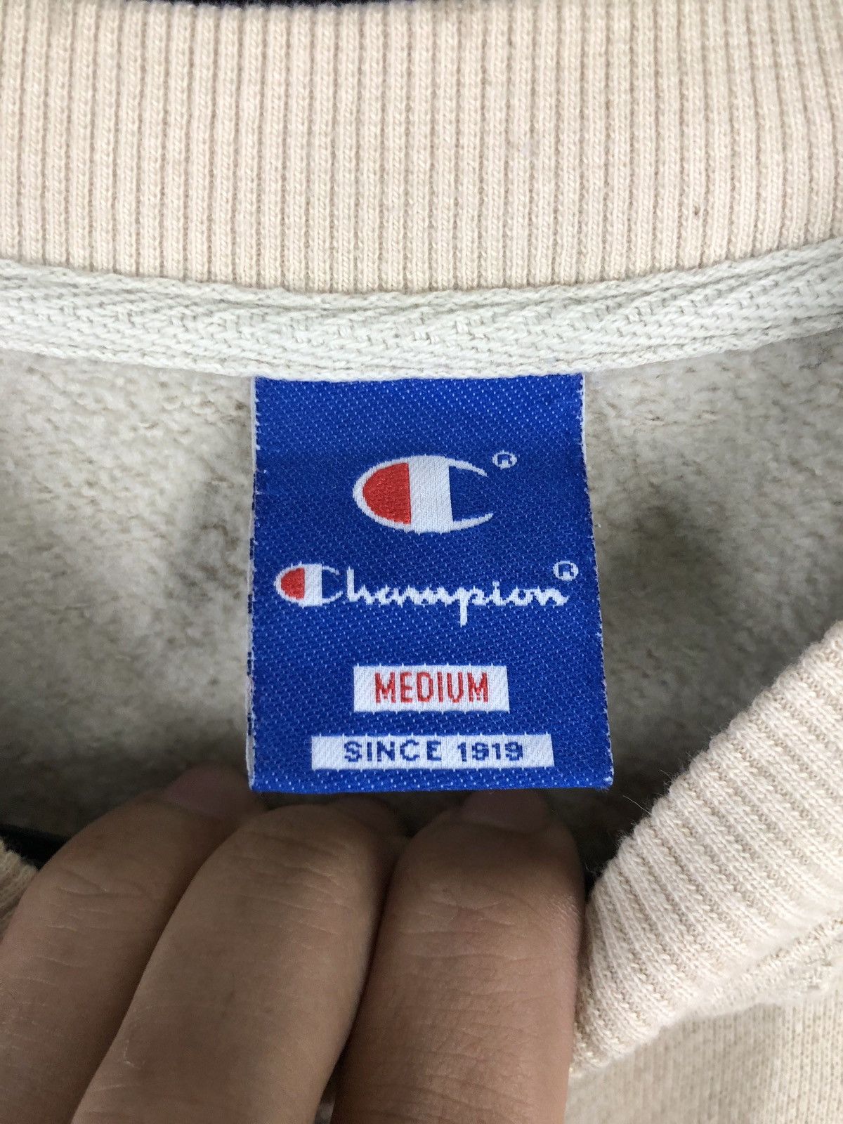 Champion × Vintage Vintage Champion Crewneck Sweatshirt size M Size US M / EU 48-50 / 2 - 6 Thumbnail