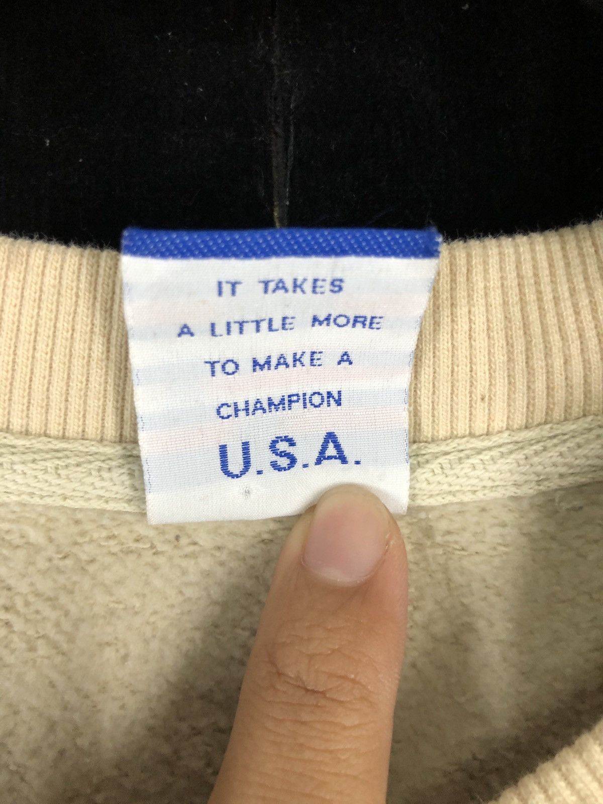 Champion × Vintage Vintage Champion Crewneck Sweatshirt size M Size US M / EU 48-50 / 2 - 7 Thumbnail