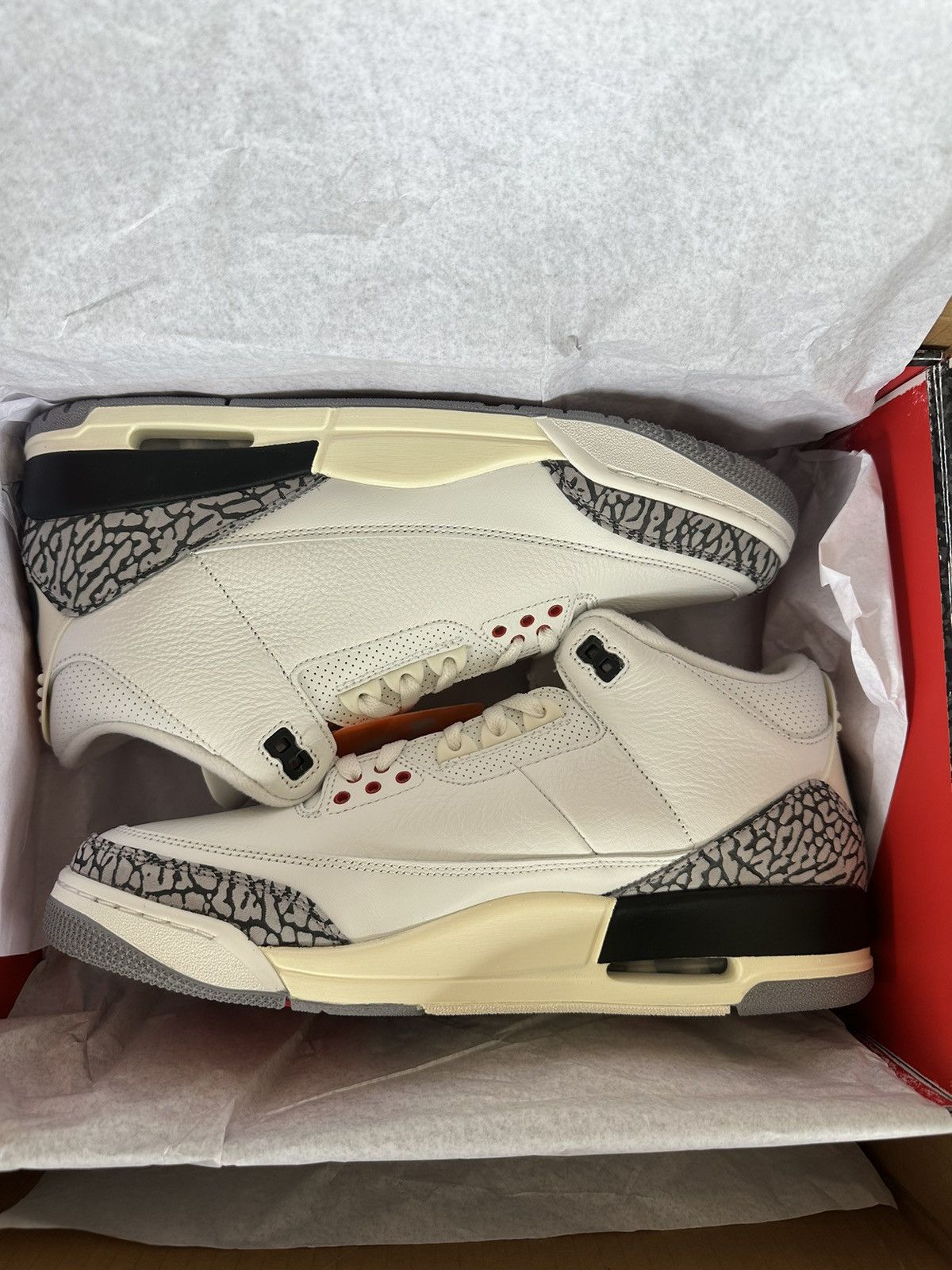 Jordan Brand Jordan 3 Retro White Cement Size US 7 / EU 40 - 3 Thumbnail