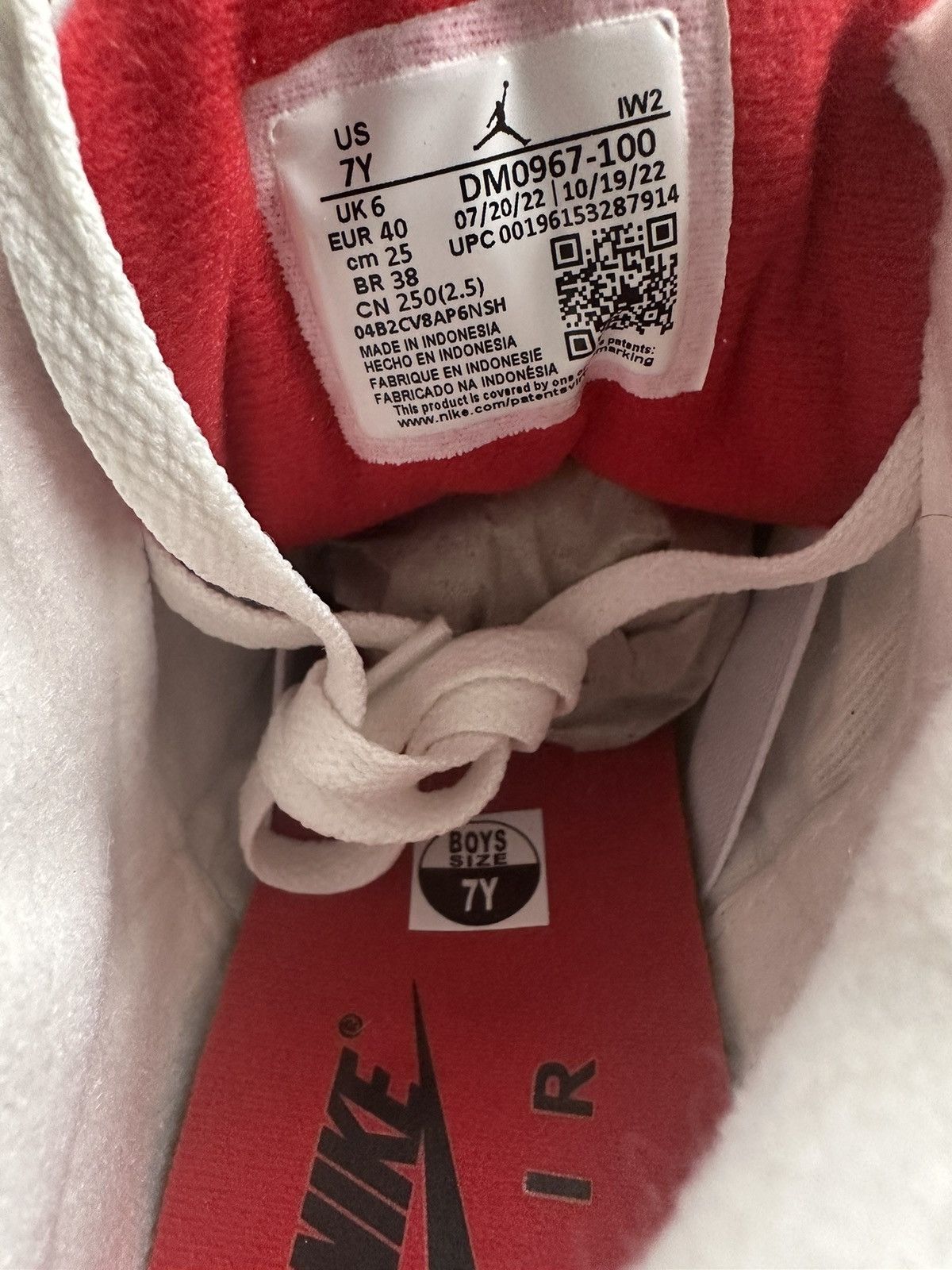 Jordan Brand Jordan 3 Retro White Cement Size US 7 / EU 40 - 9 Thumbnail