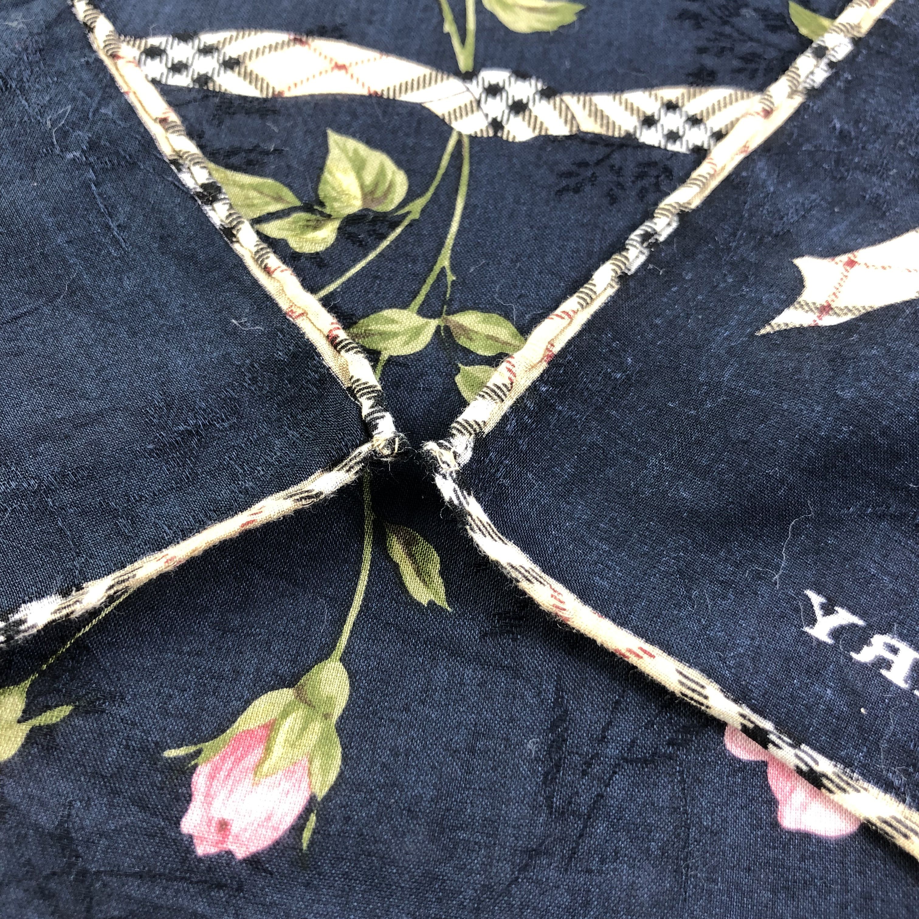 Burberry Burberry Floral Handkerchief Neckerchief Bandana H2130 Size ONE SIZE - 5 Thumbnail