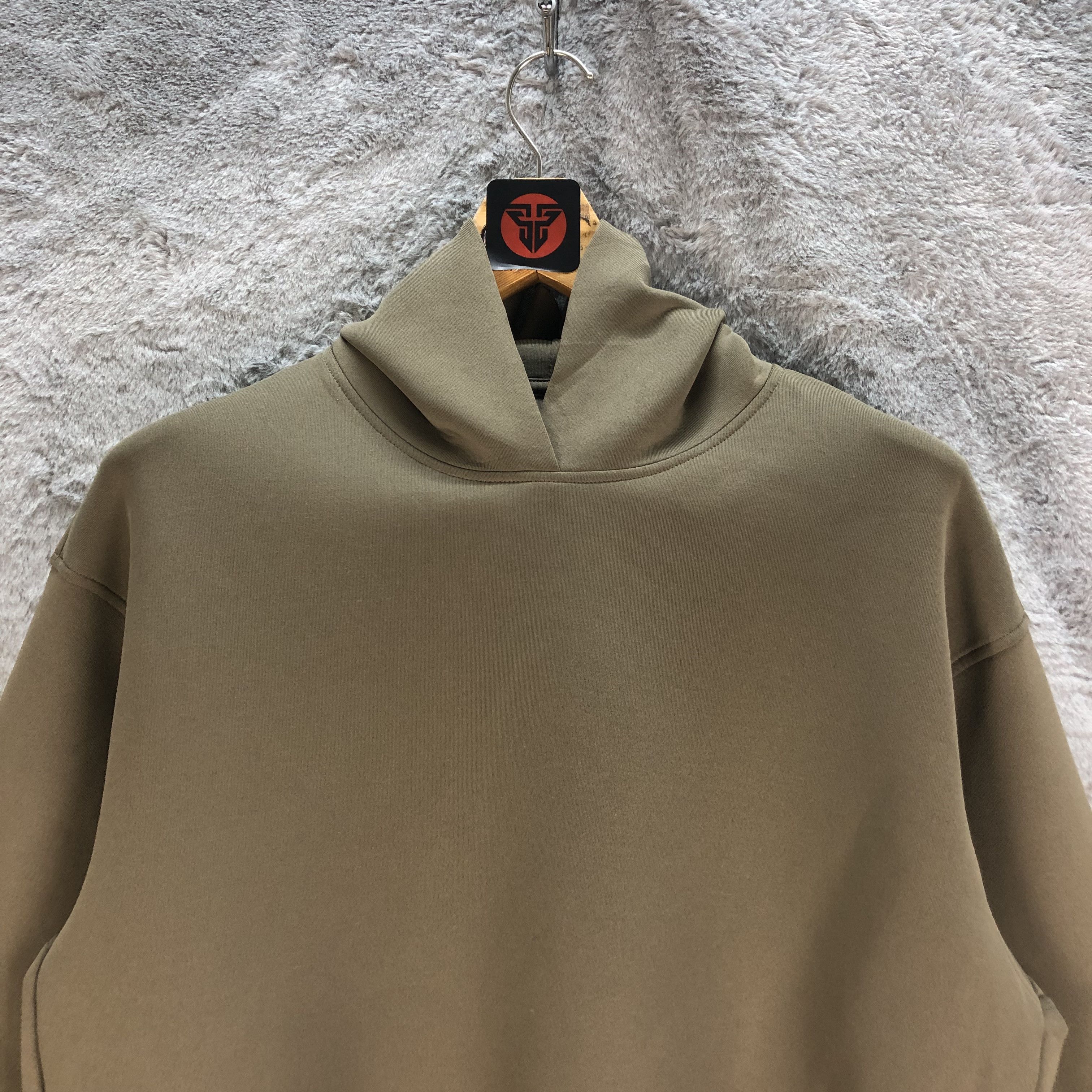 Japanese Brand UNIQLO CROPPED PULLOVER HOODIES #6525-71 Size L / US 10 / IT 46 - 2 Thumbnail